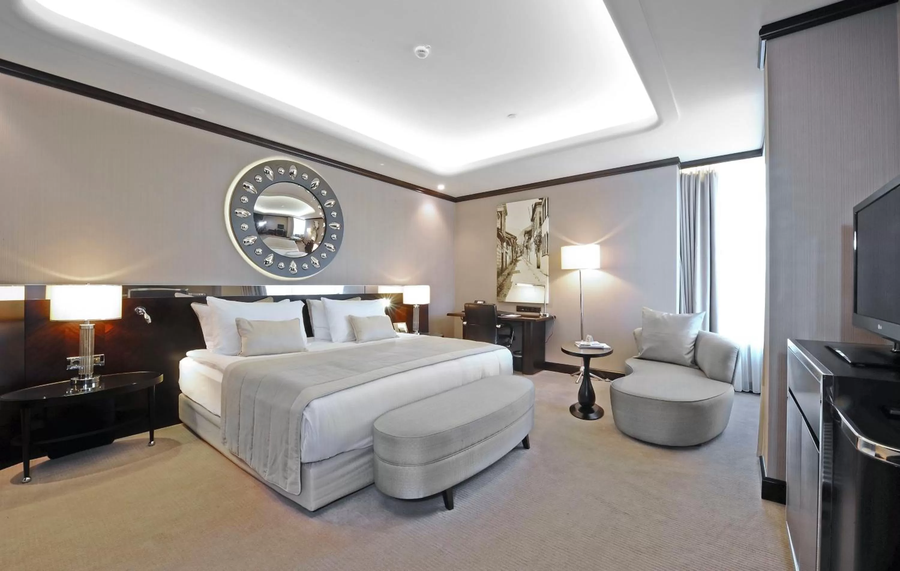 Photo of the whole room, Bed in Crowne Plaza Bursa Convention Center & Thermal Spa by IHG