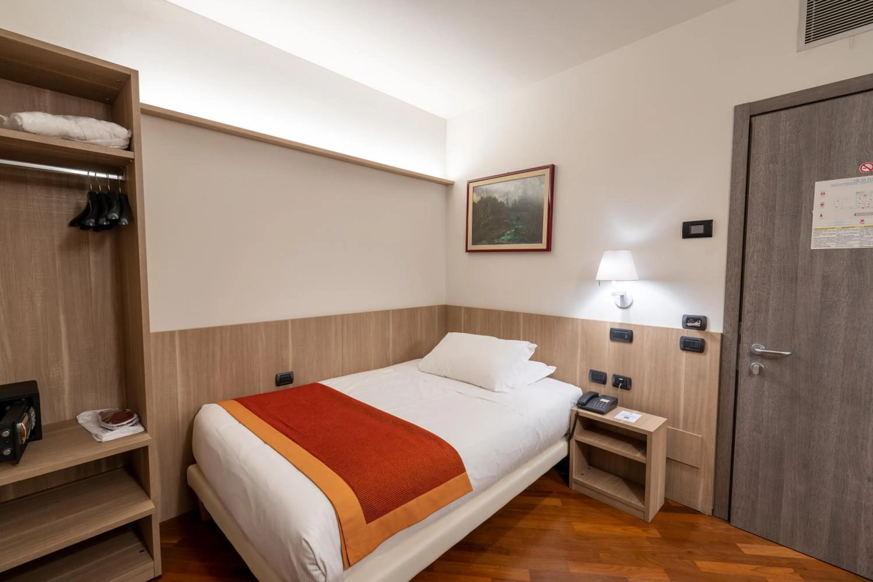 Photo of the whole room, Bed in Hotel Regina