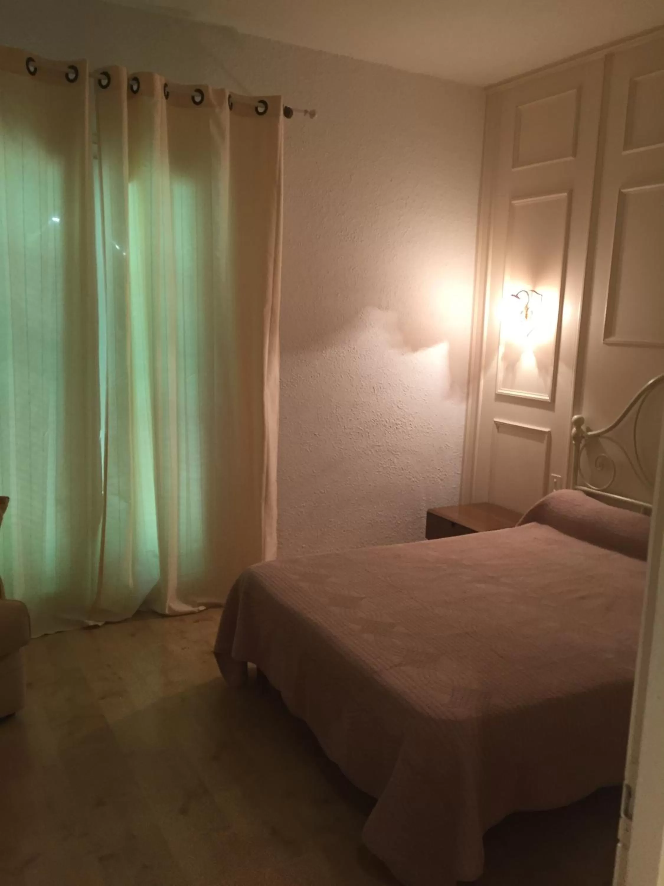 Photo of the whole room, Bed in Castellu Rossu