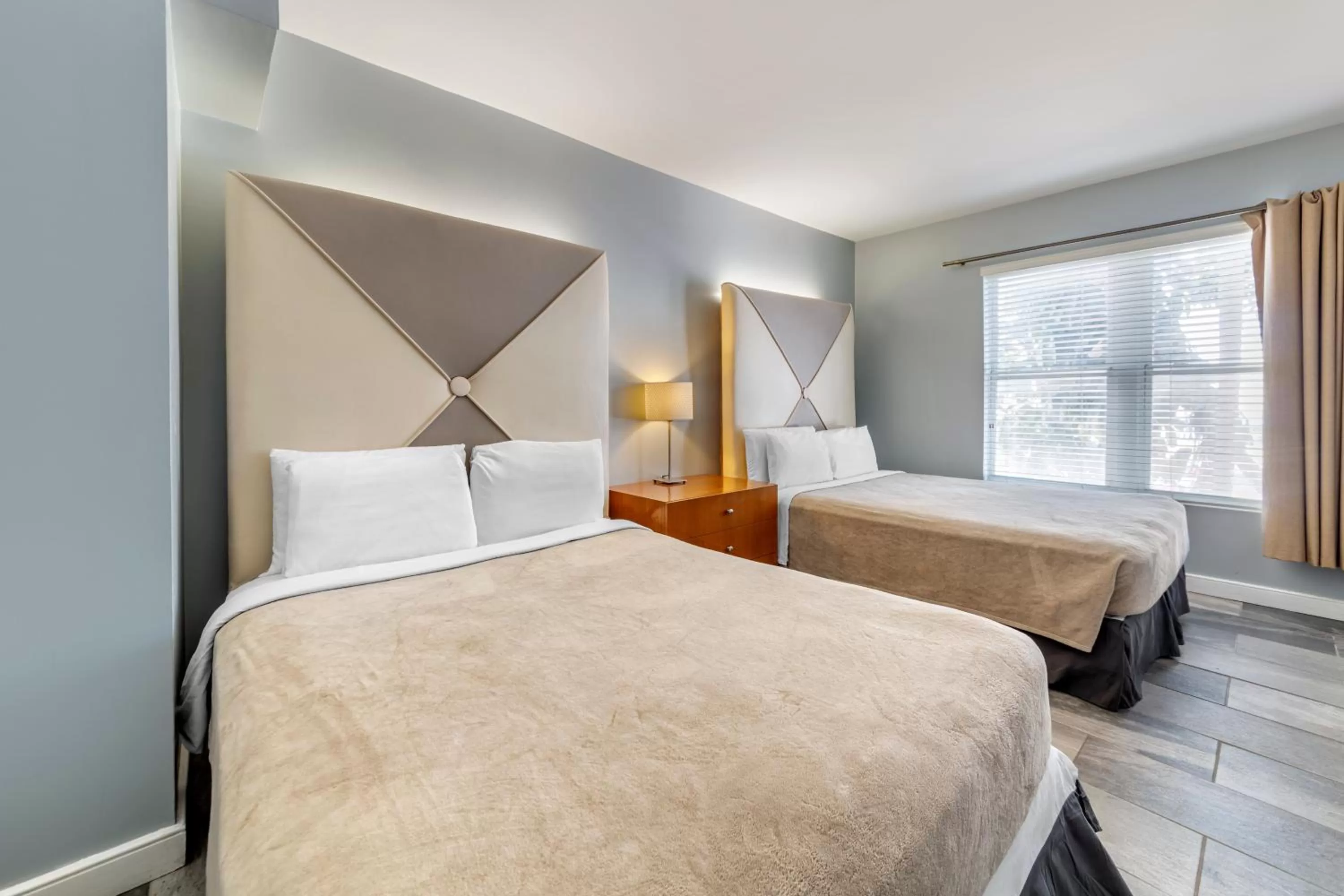 Bed in La Flora by LuxUrban