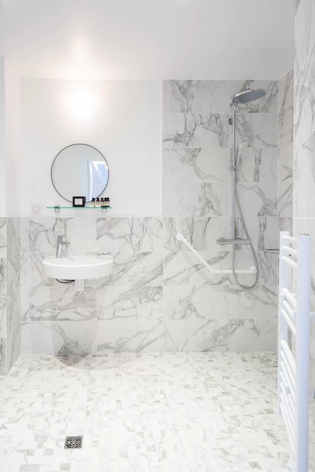 Shower in Hôtel 31 - Paris Tour Eiffel