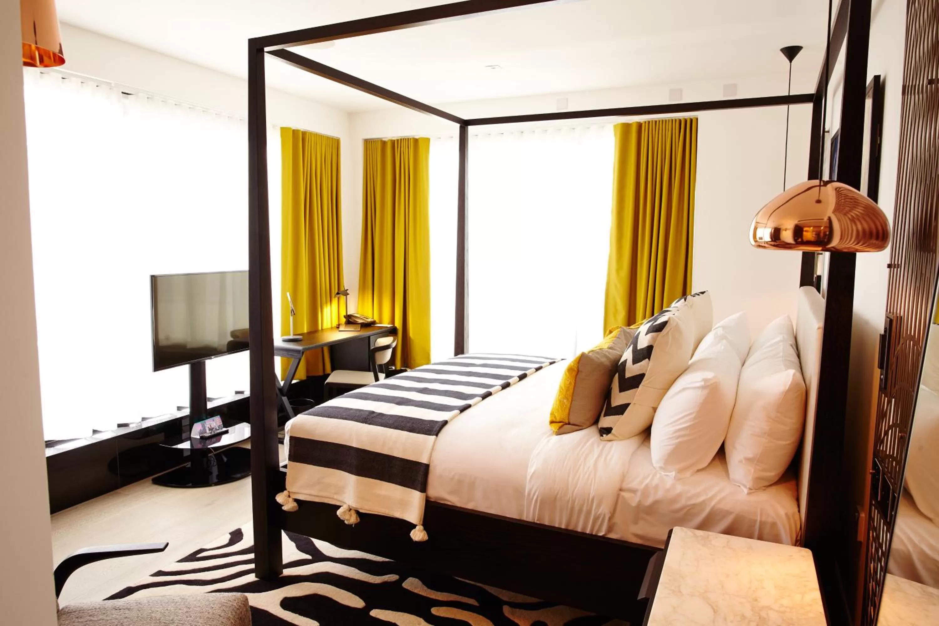 Photo of the whole room, Bed in Hotel Indigo London Tower Hill by IHG