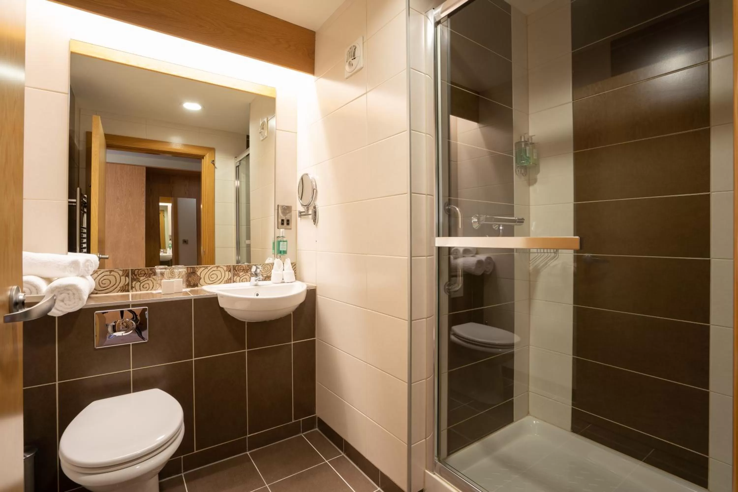 Bathroom in Belmore Court & Motel