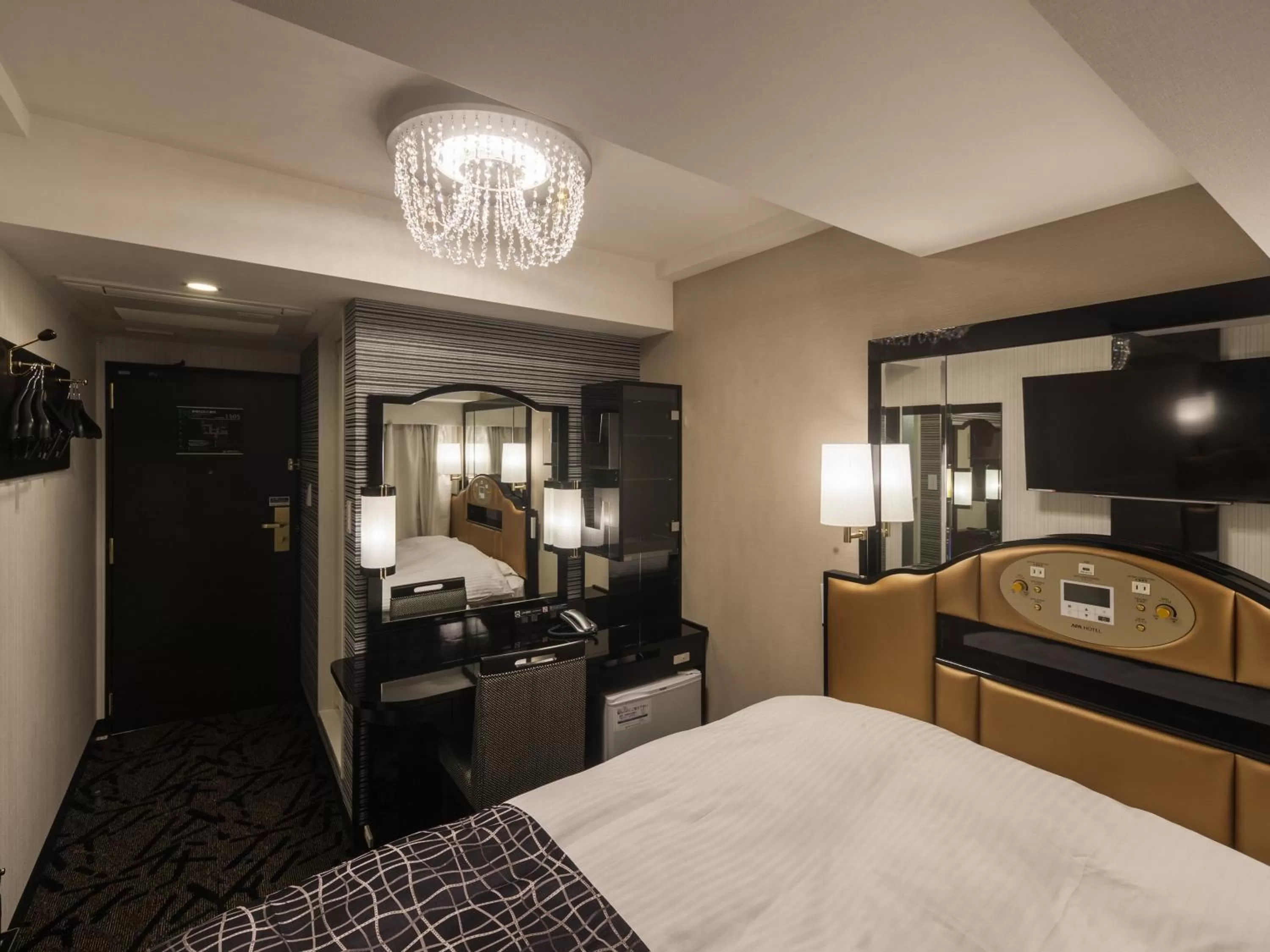 Photo of the whole room, Bed in APA Hotel Asakusa Ekimae