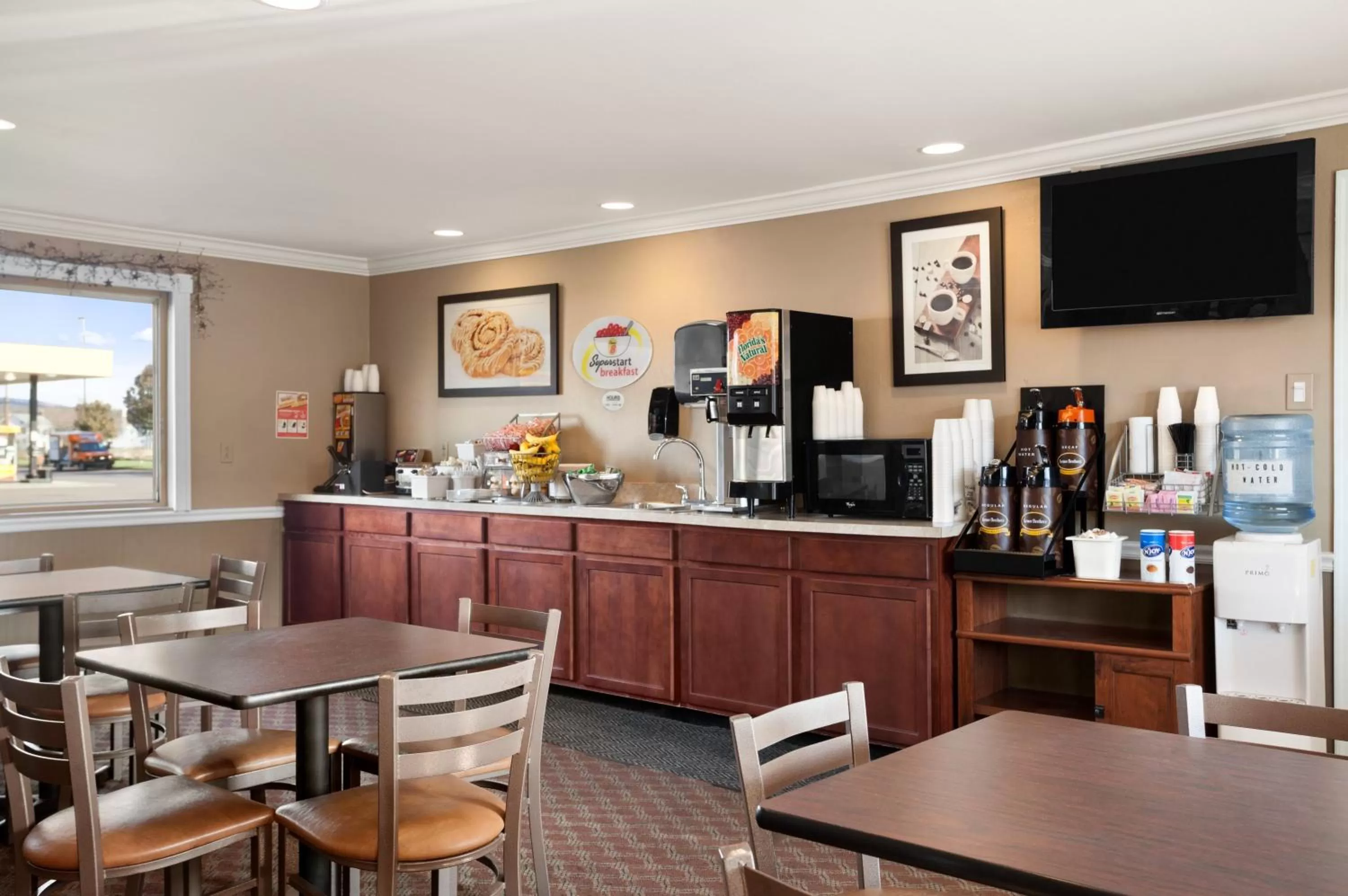 Lounge or bar in Super 8 by Wyndham Mifflinville Near Bloomsburg