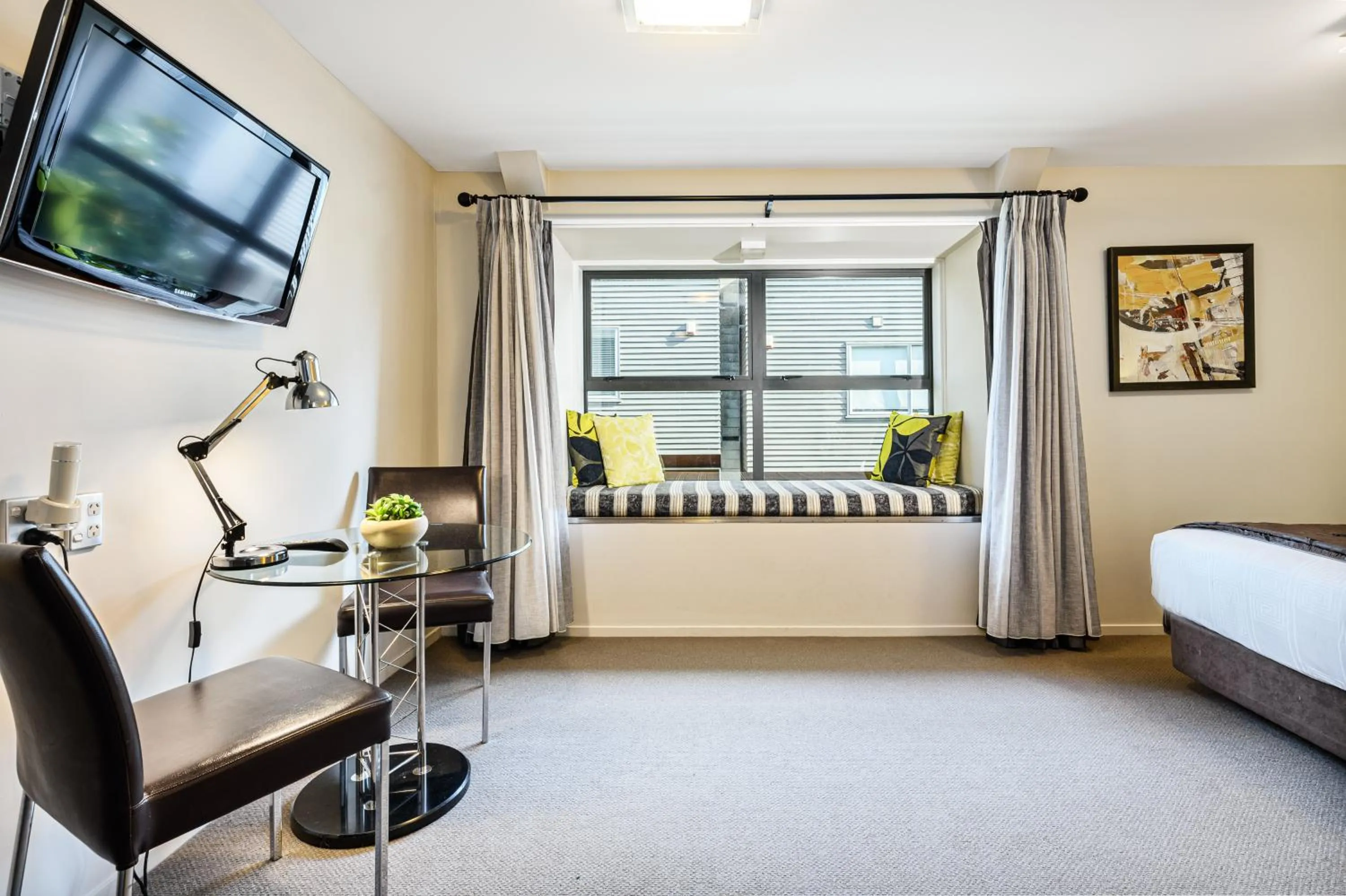 Bedroom, Bed in Alexander Inn