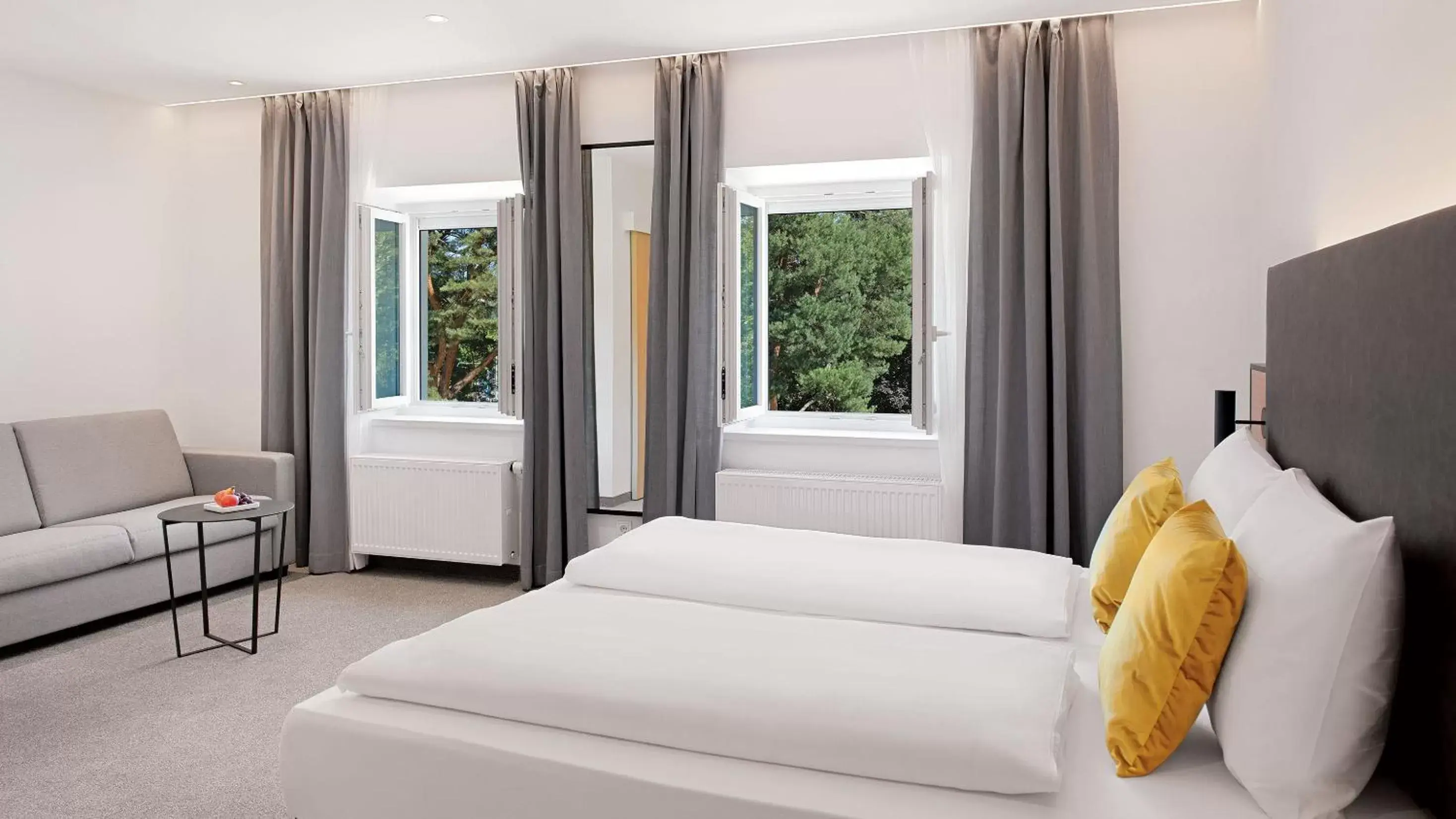 Large Double or Twin Room in Stadthotel Oberndorf - 24h Self Check-In Terminal Large Double or Twin Room in Stadthotel Oberndorf - 24h Self Check-In Terminal