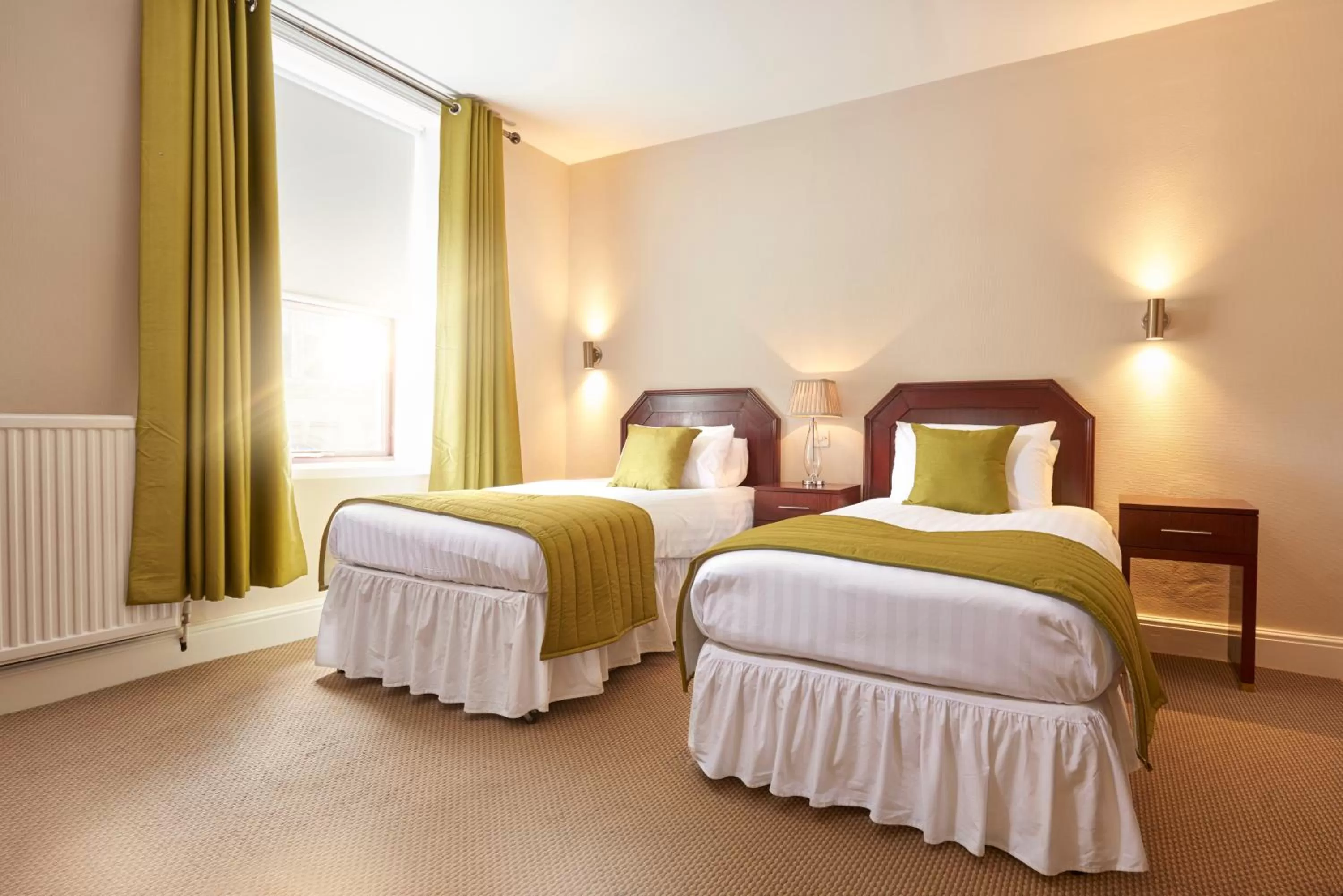 Shower, Bed in The Imperial Crown Hotel