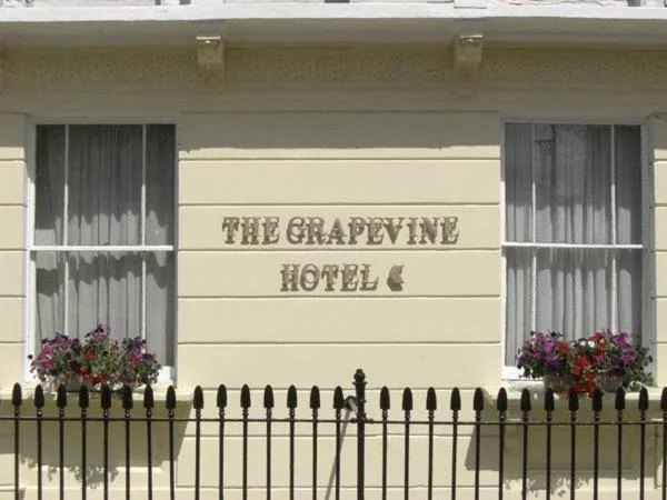 Facade/entrance in The Grapevine Hotel