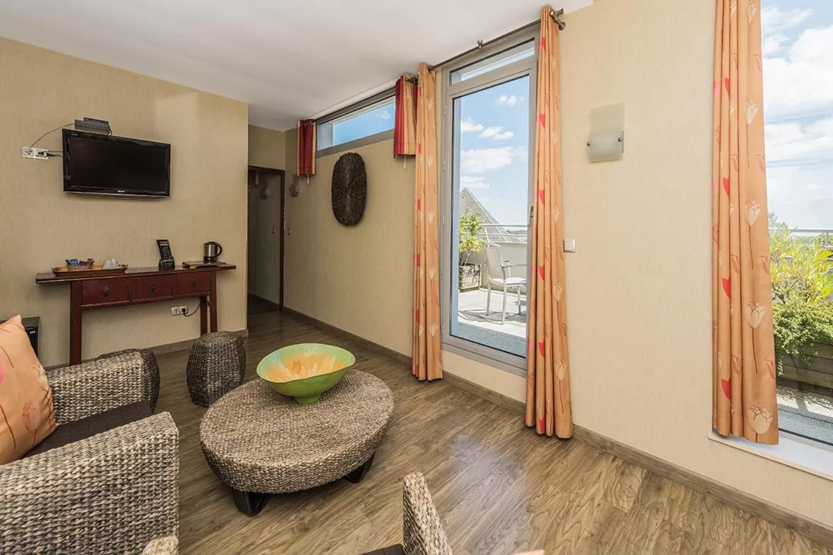 Balcony/Terrace in Hostellerie Saint Vincent Beauvais Aeroport