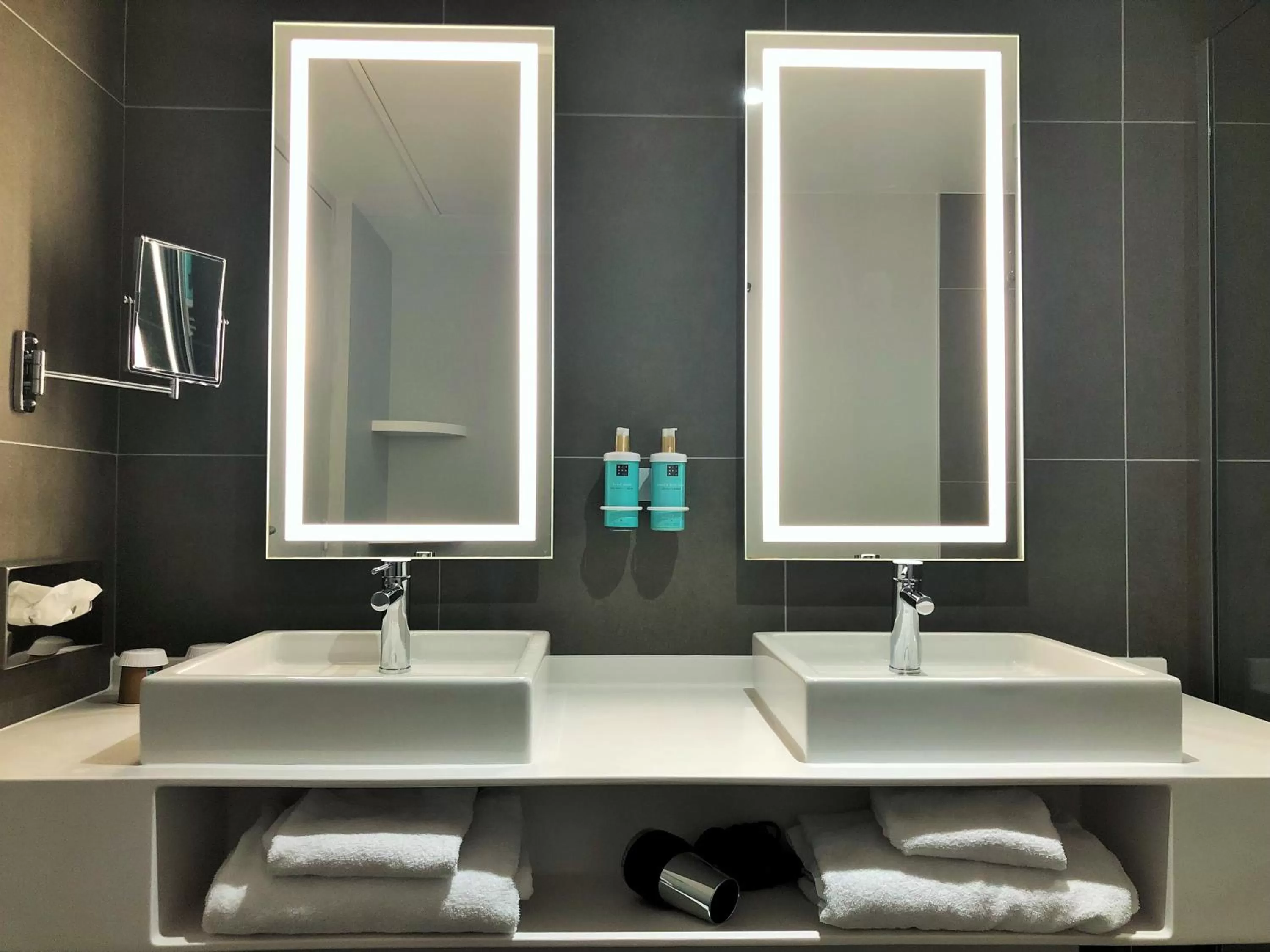 Shower in Novotel Suites Montpellier Antigone