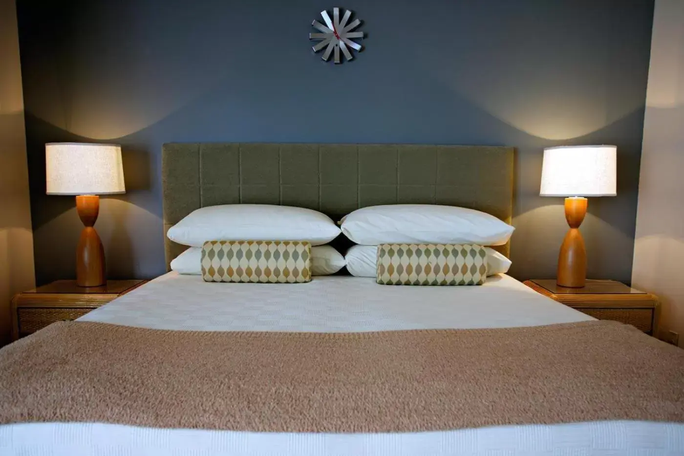 Desert Hills - 21 and Over Desert Hills - 21 and Over