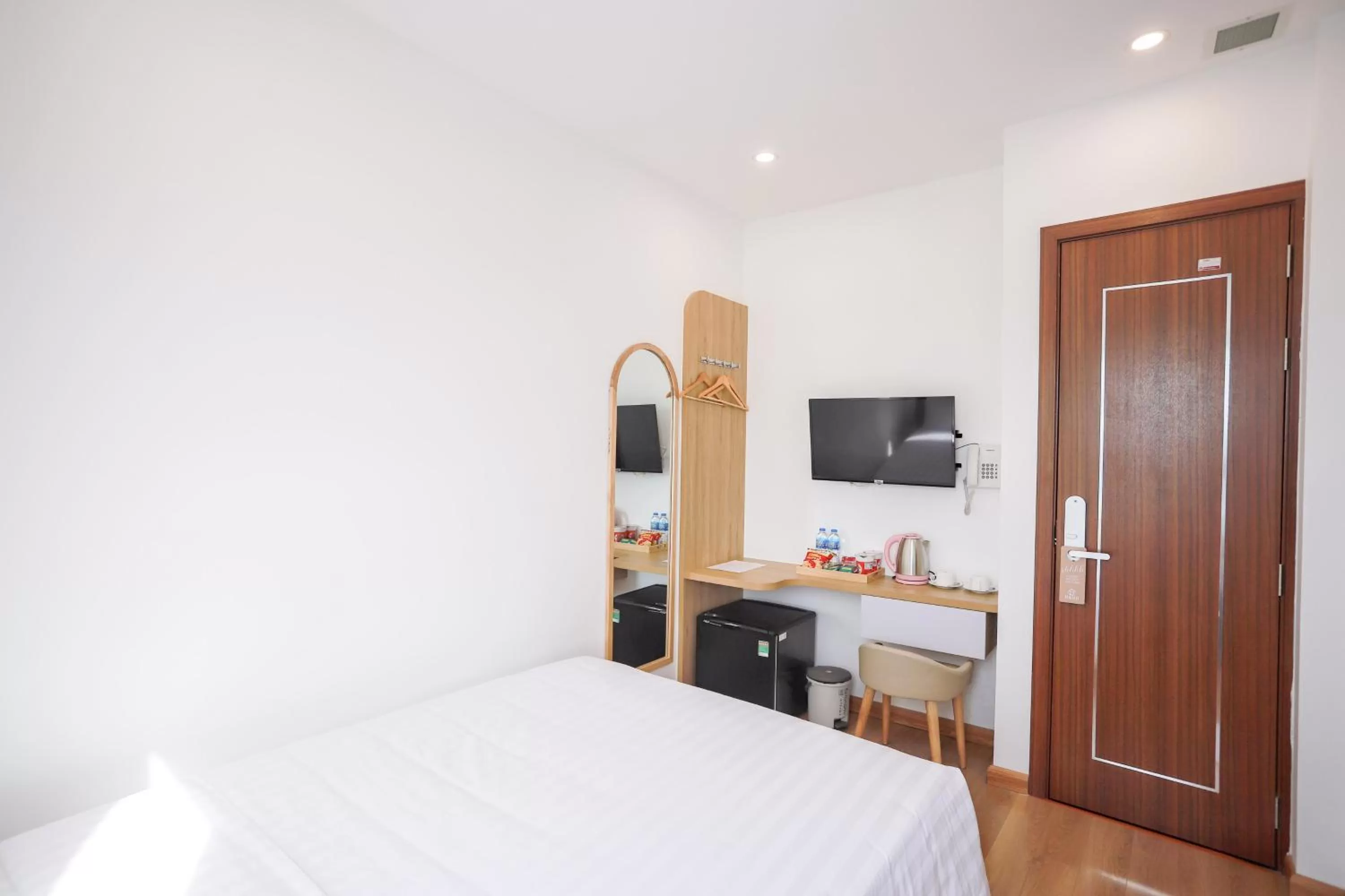 TV and multimedia, Bed in HAKU Boutique Hotel Quy Nhơn Kim Đồng - Xuân Diệu