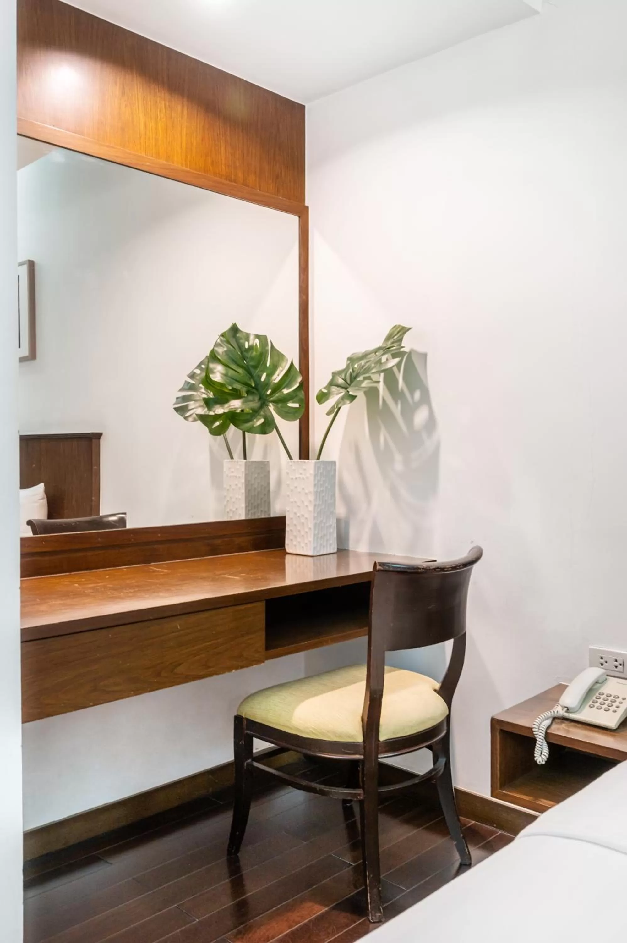 Seating area, Bed in P2 Boutique