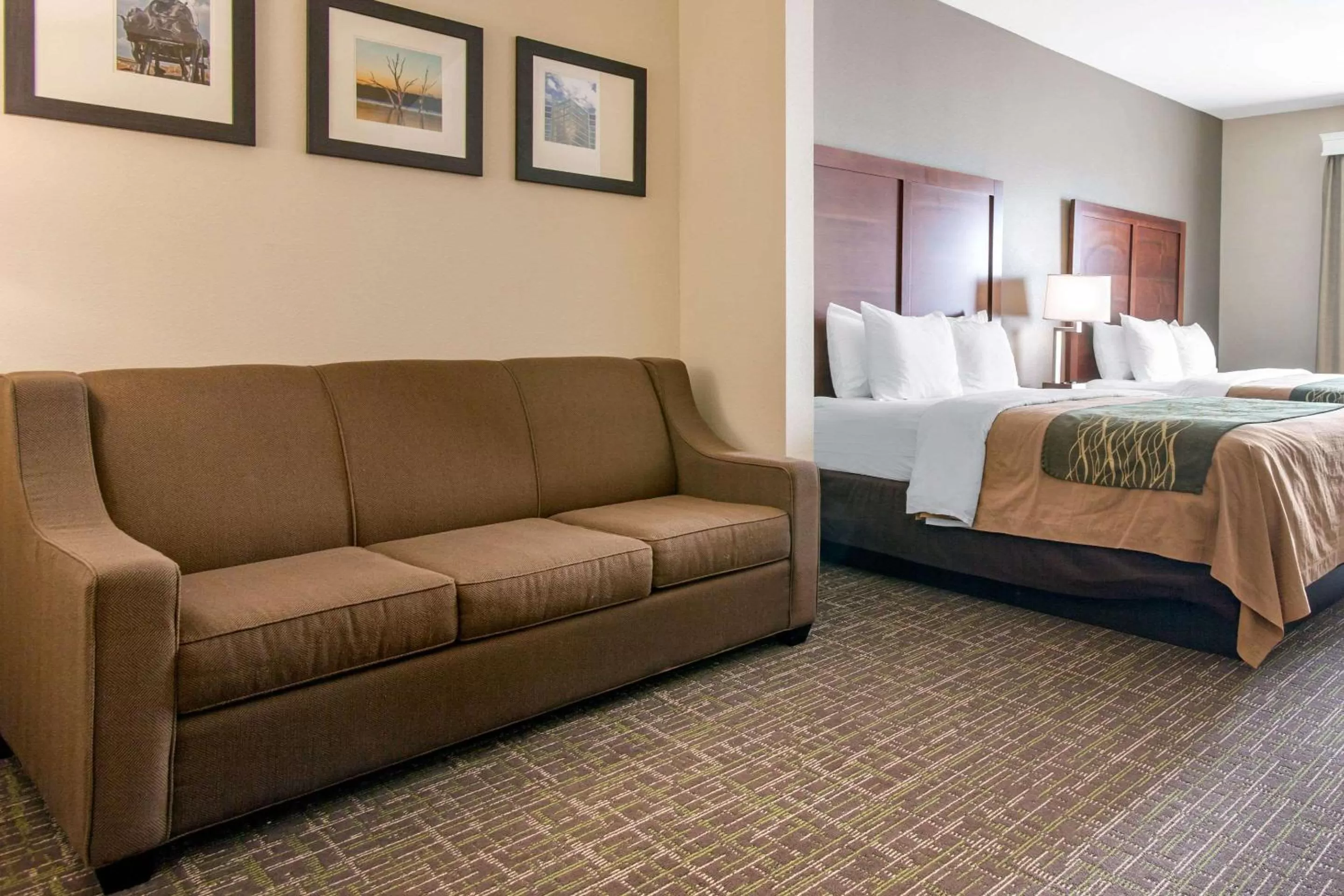 Photo of the whole room, Bed in Comfort Inn & Suites Norman near University