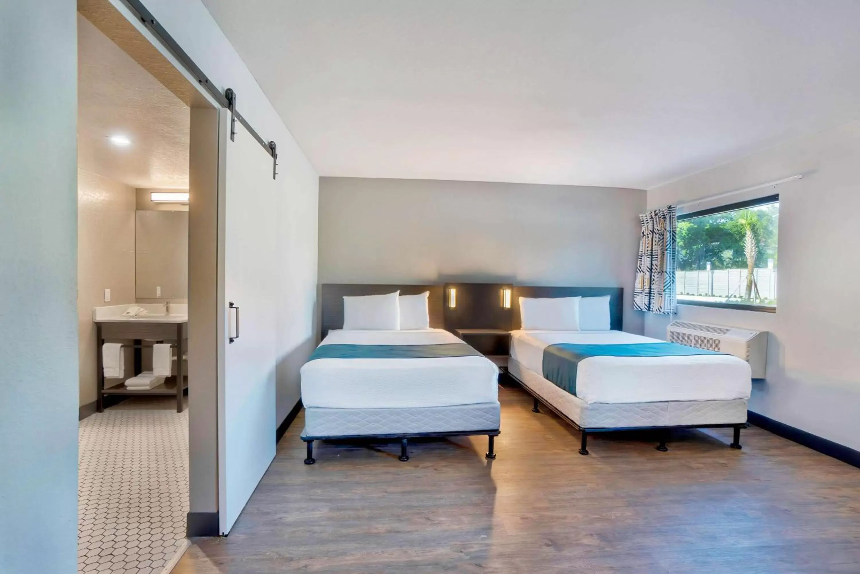 Quadruple Room - Disability Access - Non-Smoking in Motel 6-Fort Lauderdale, FL Quadruple Room - Disability Access - Non-Smoking in Motel 6-Fort Lauderdale, FL