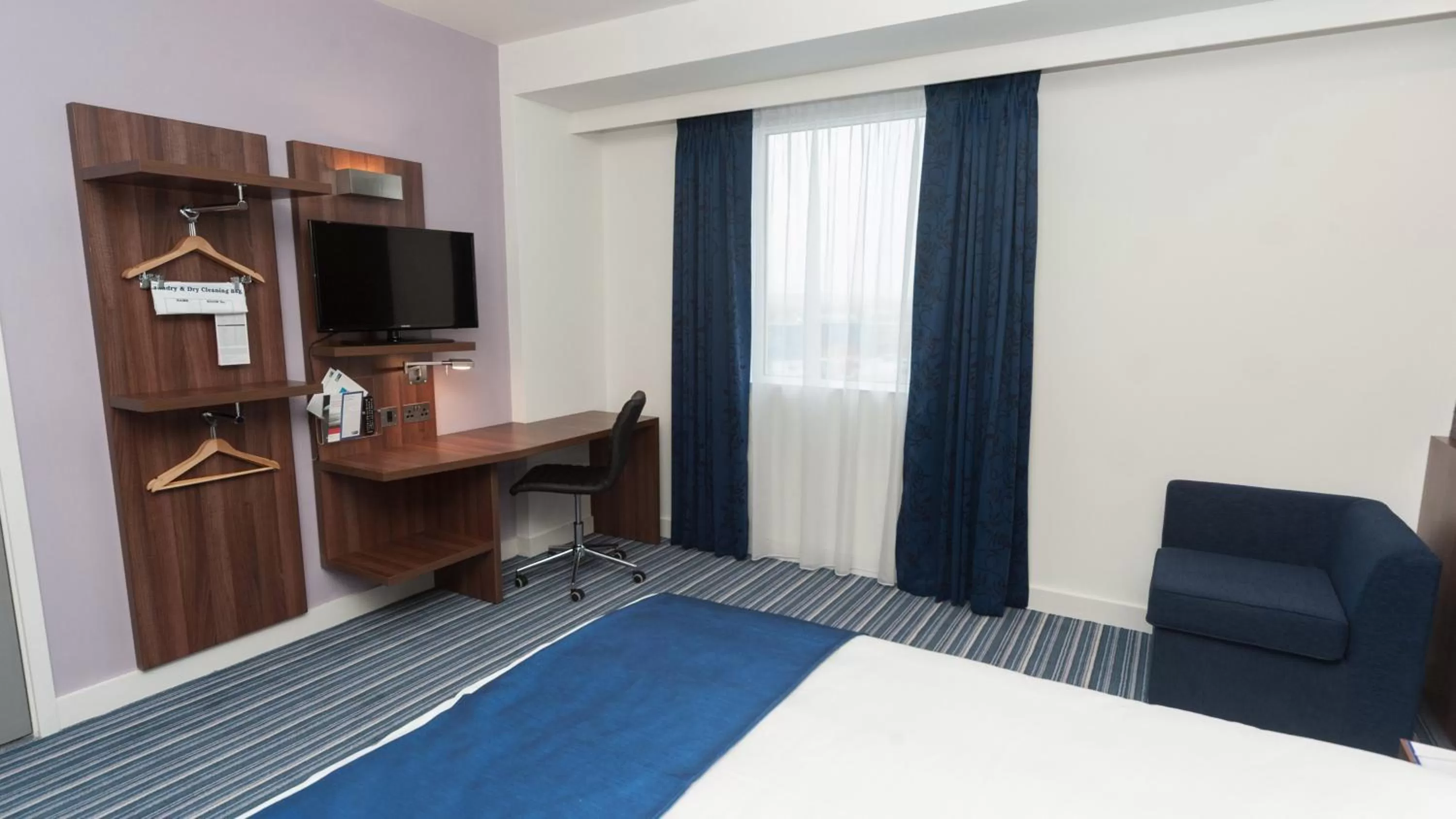 Photo of the whole room, Bed in Holiday Inn Express Aberdeen Airport by IHG
