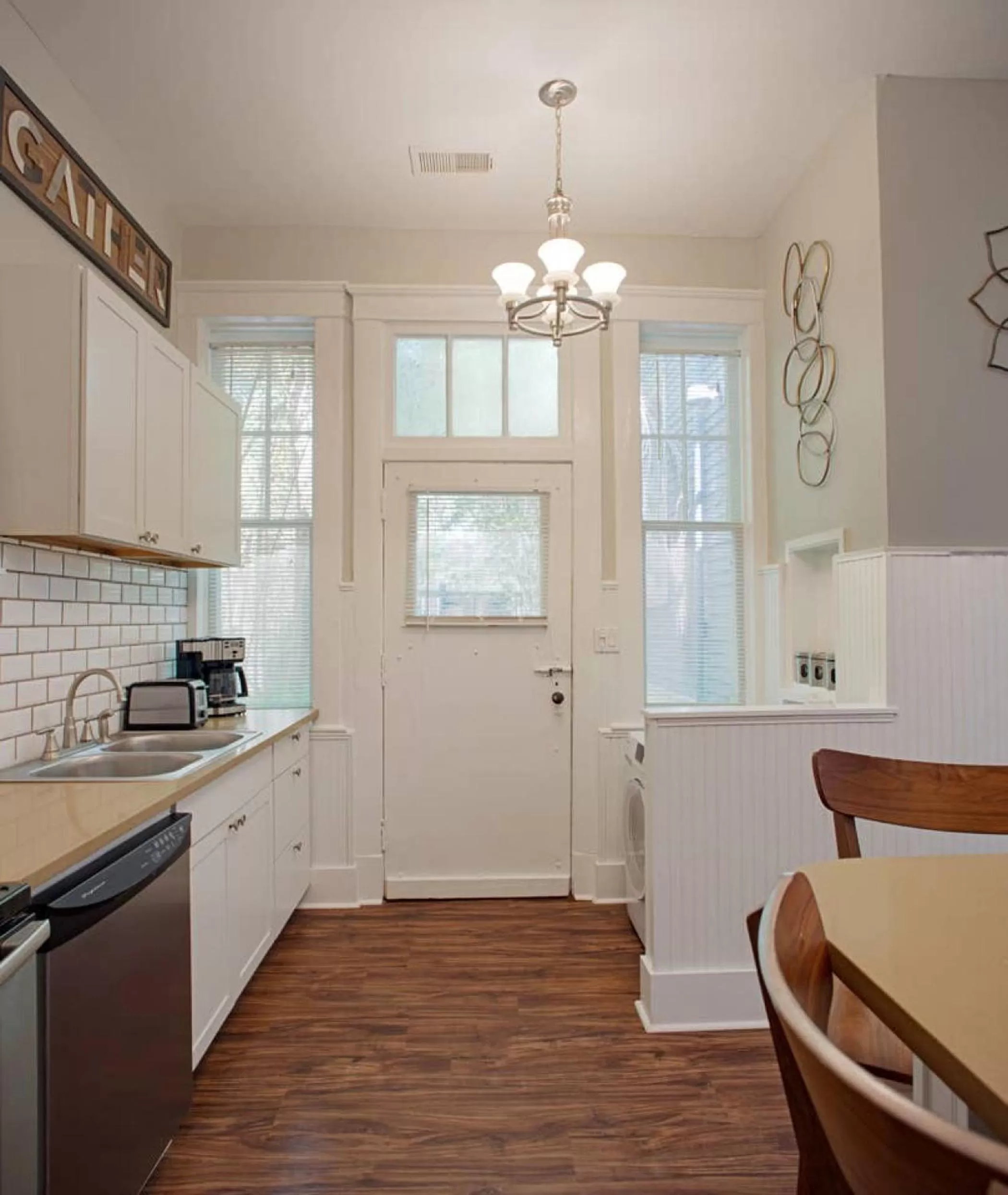 Kitchen or kitchenette, Kitchen/Kitchenette in 101 E Waldburg - Cozy Cottage just off of Forsyth Park