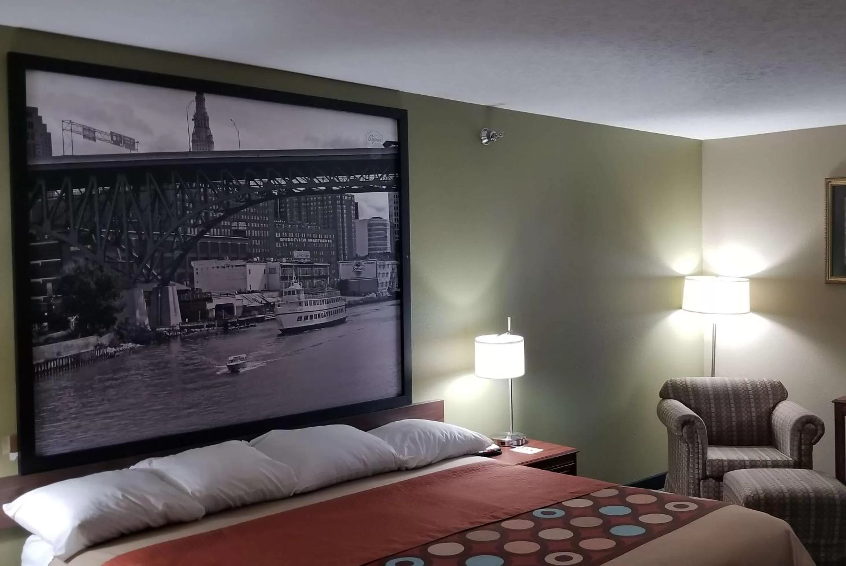 Photo of the whole room, Bed in Super 8 by Wyndham Bellefontaine