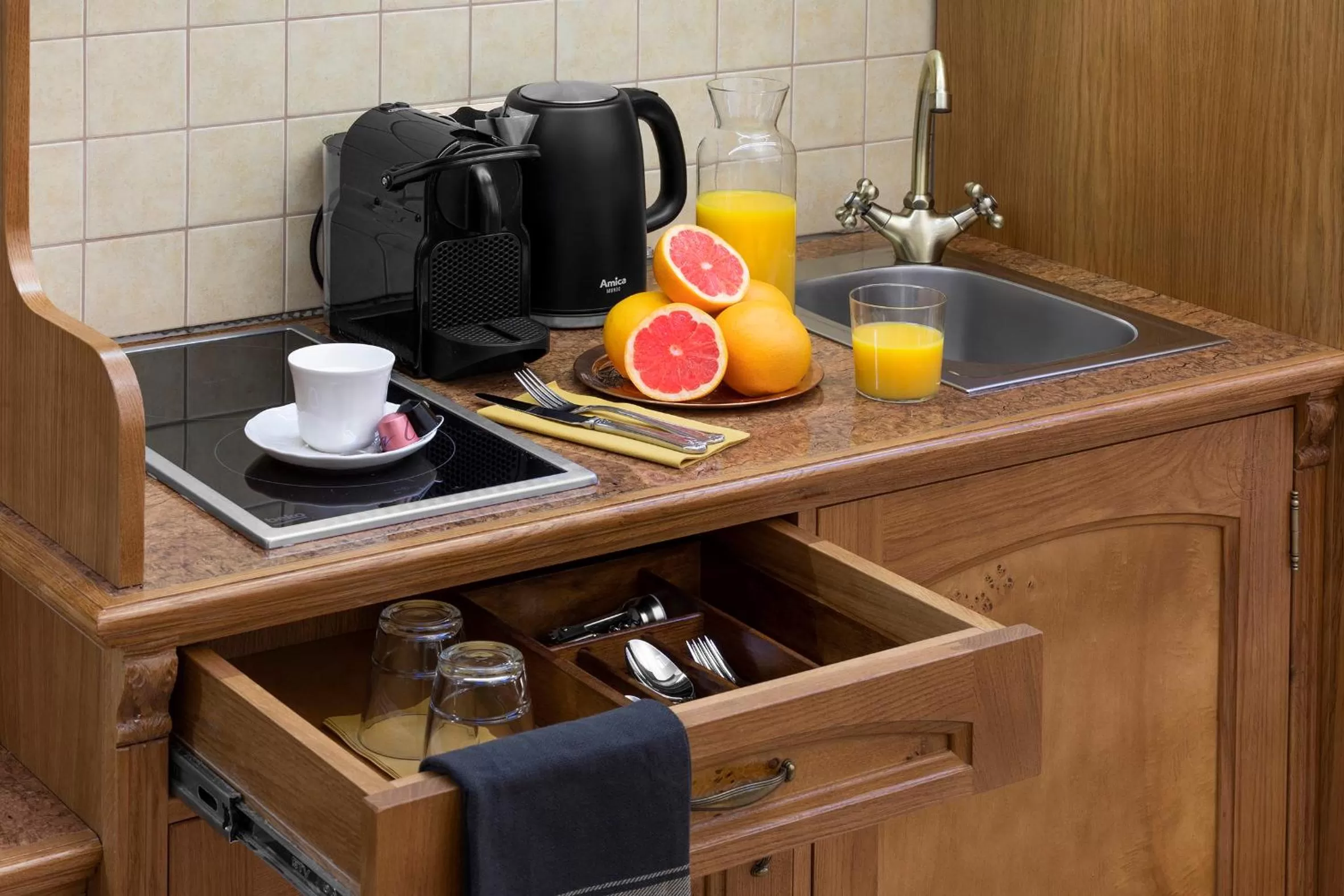 Coffee/tea facilities in Ventus Rosa Boutique Aparthotel