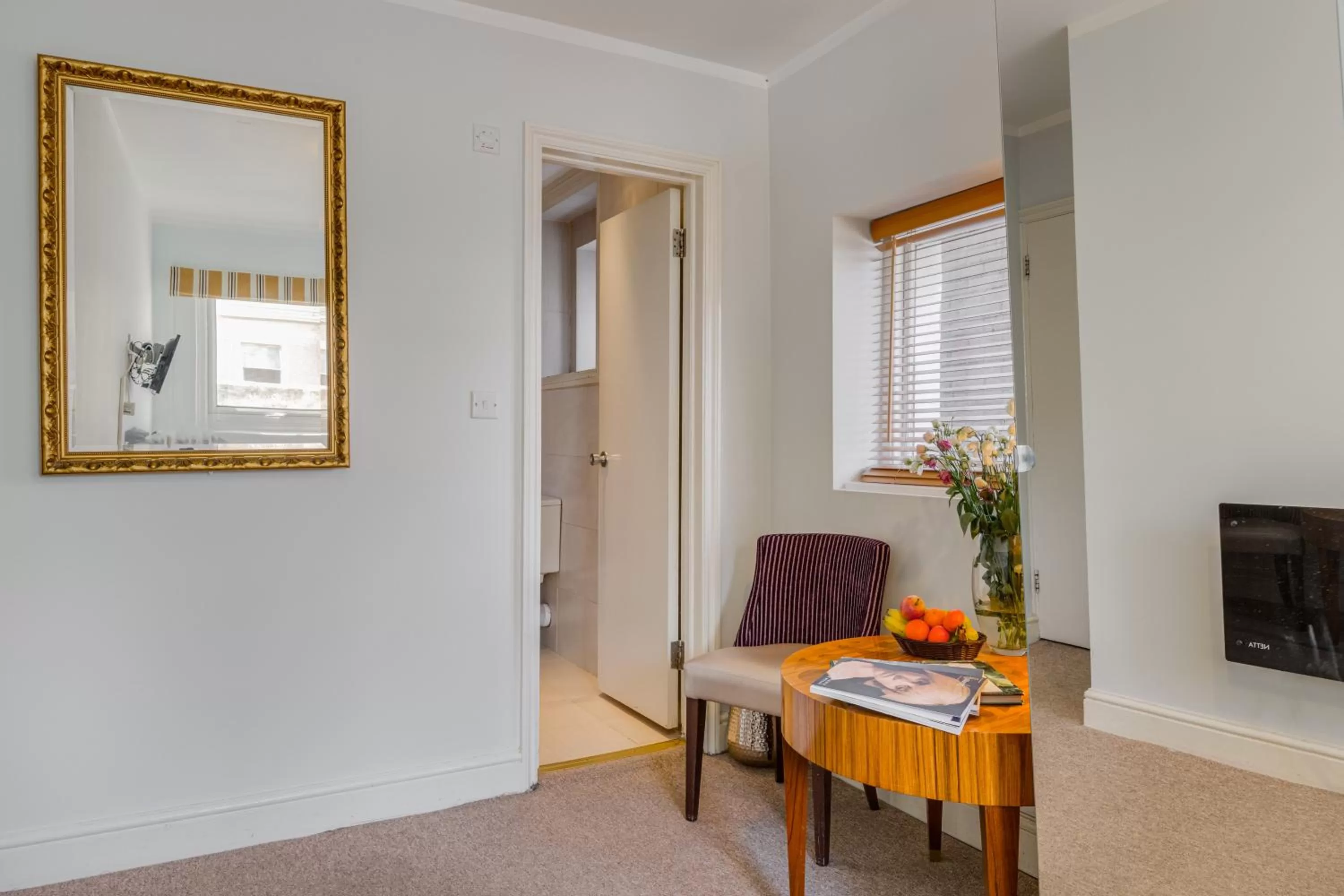 Bed in 1 Lexham Gardens Hotel