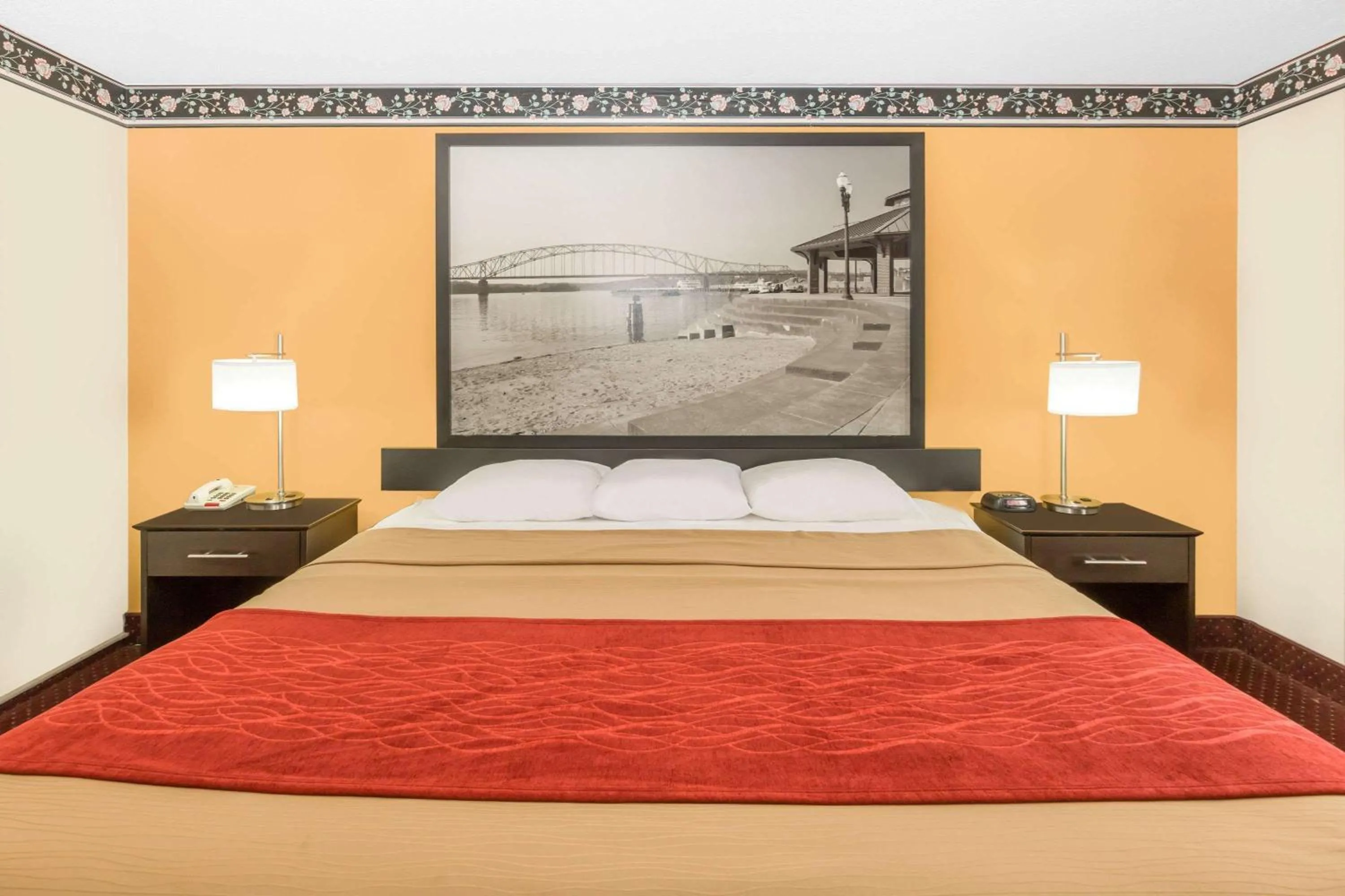 Photo of the whole room, Bed in Super 8 by Wyndham Ames