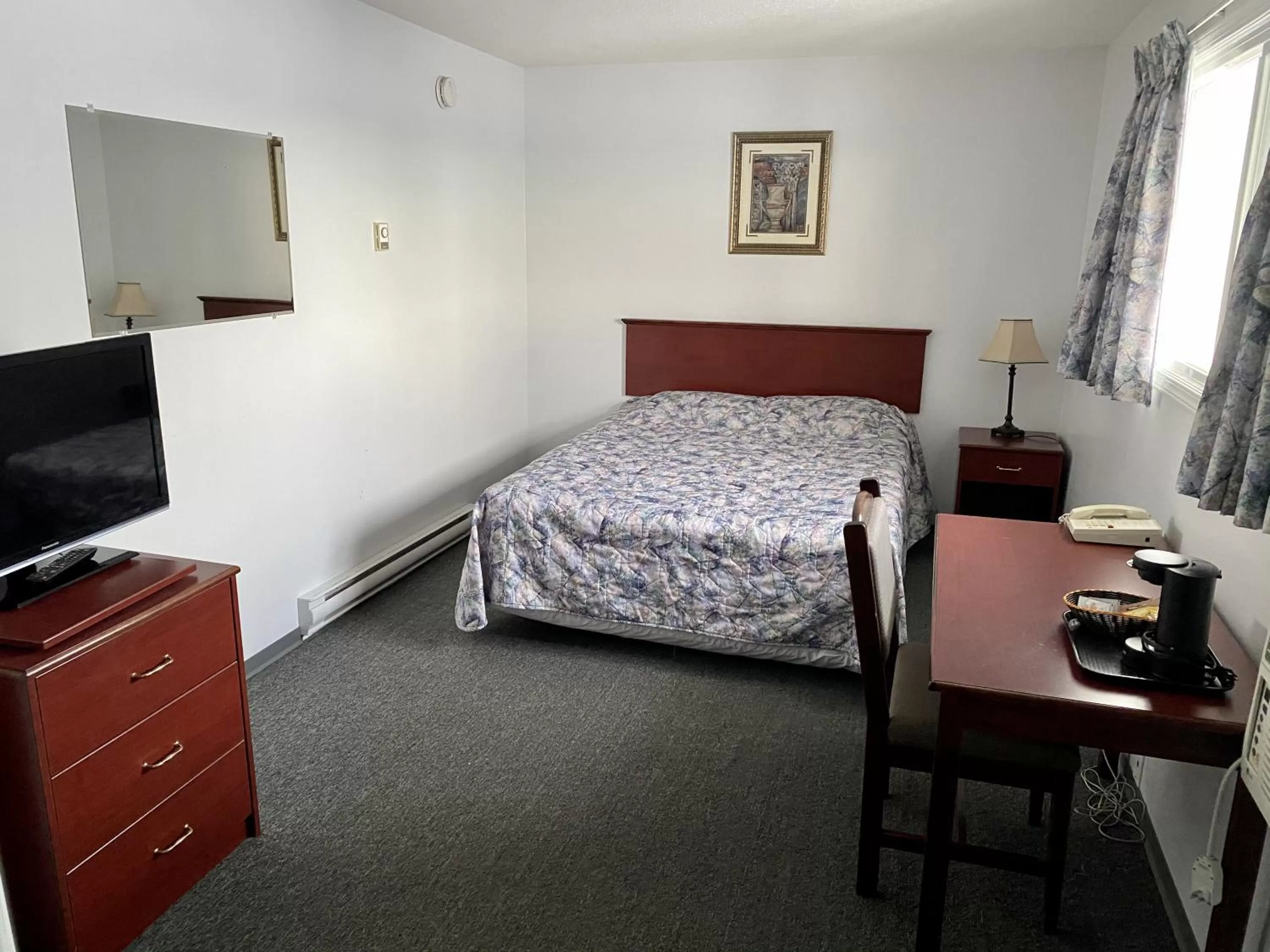 Bed in Hitching Post Motel