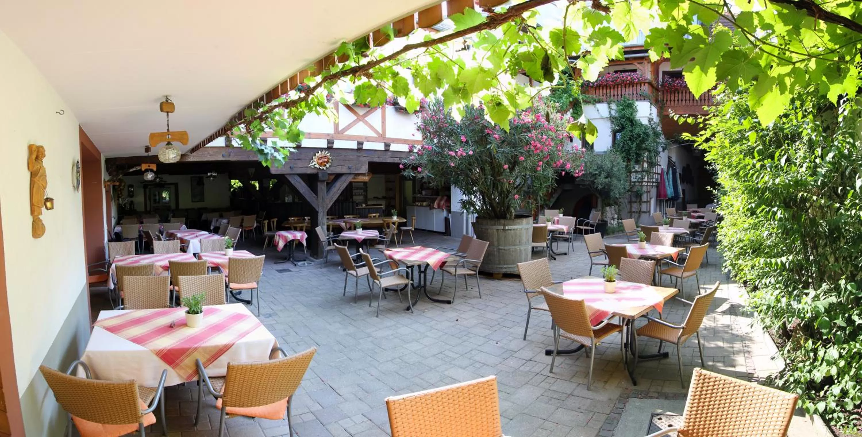 Patio in Weinhotel / Gasthaus zur Sonne