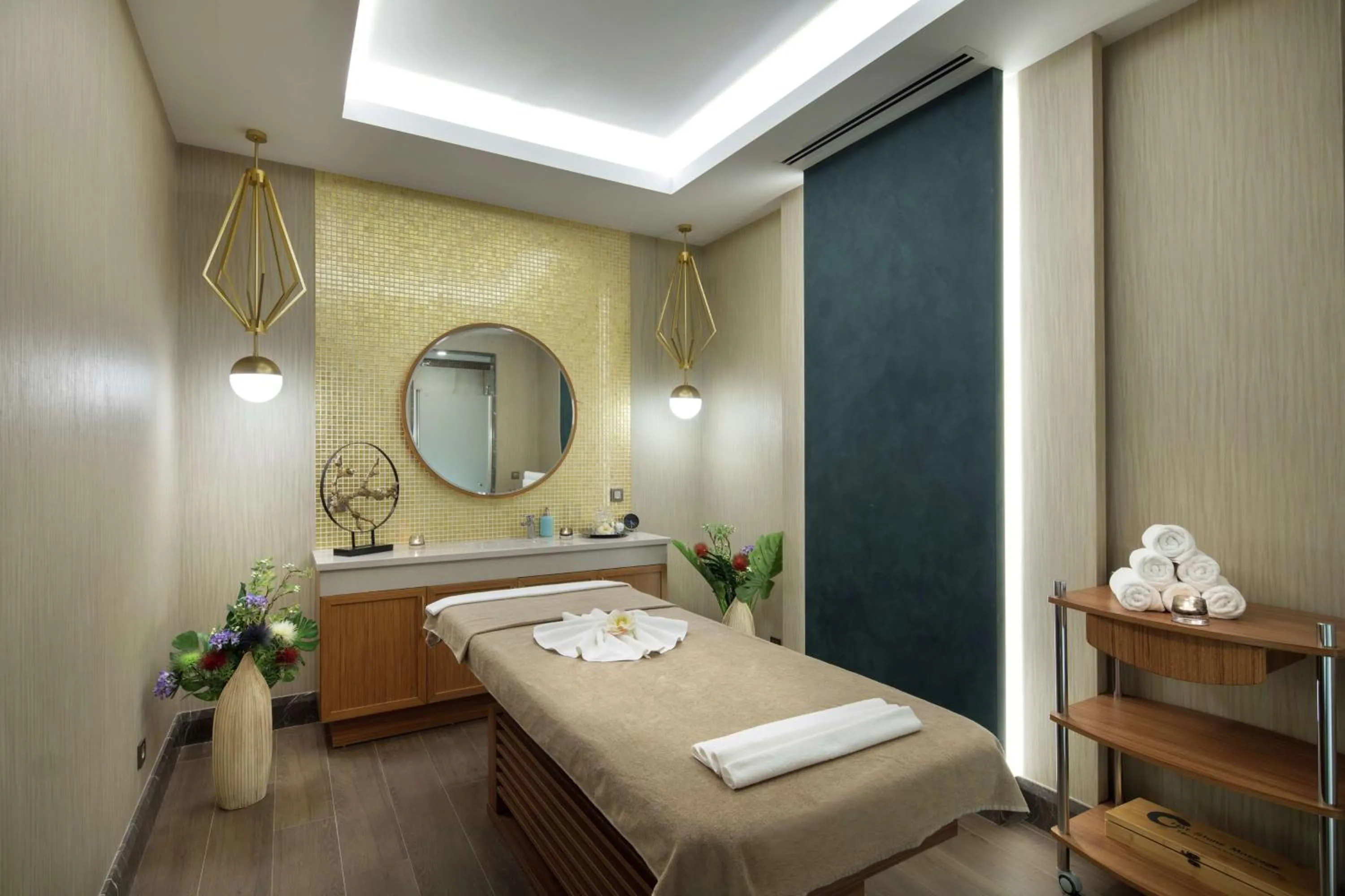 Spa and wellness centre/facilities, Bed in Doubletree By Hilton Antalya City Centre