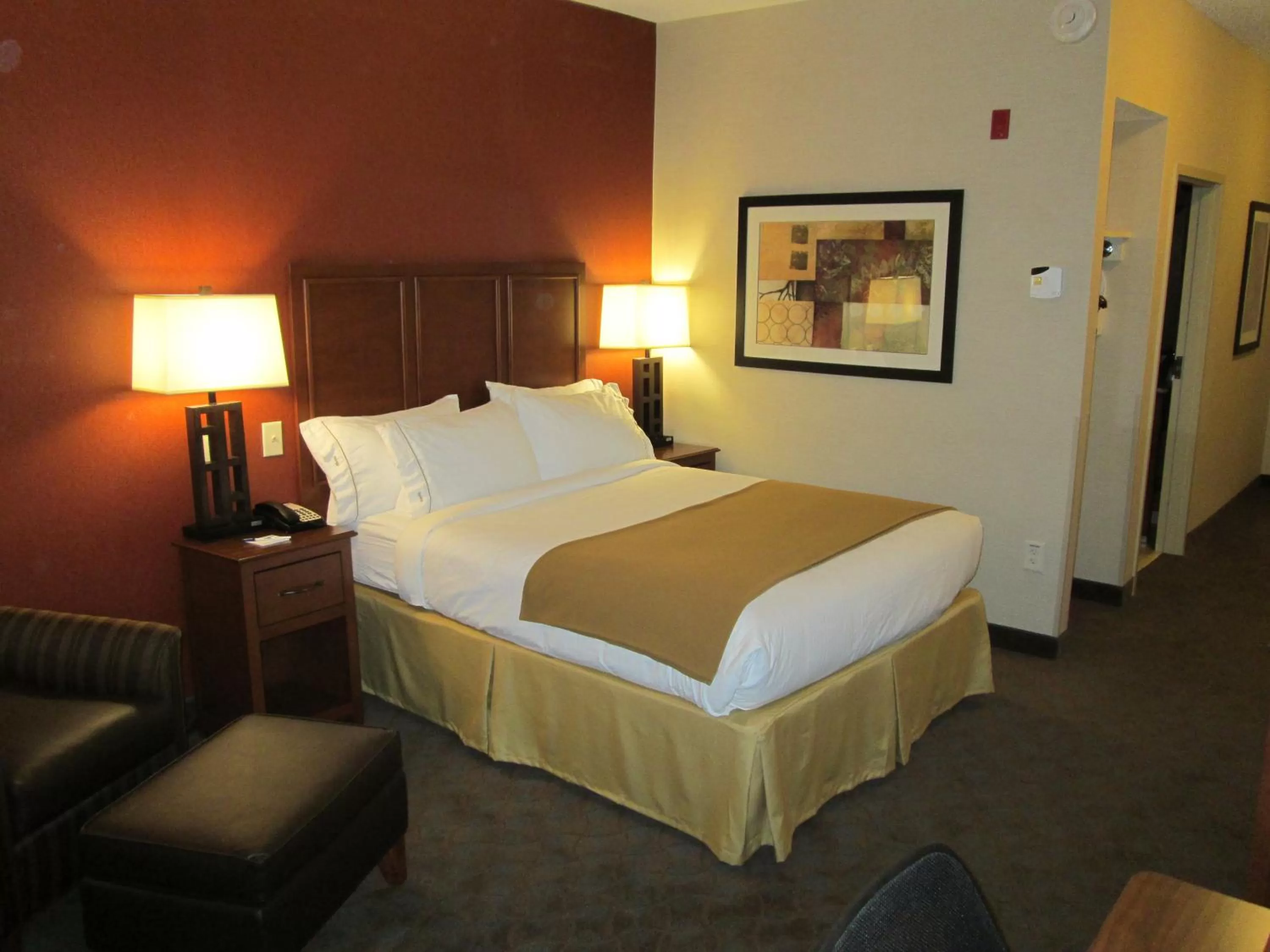 Photo of the whole room, Bed in Holiday Inn Express & Suites Paducah West by IHG