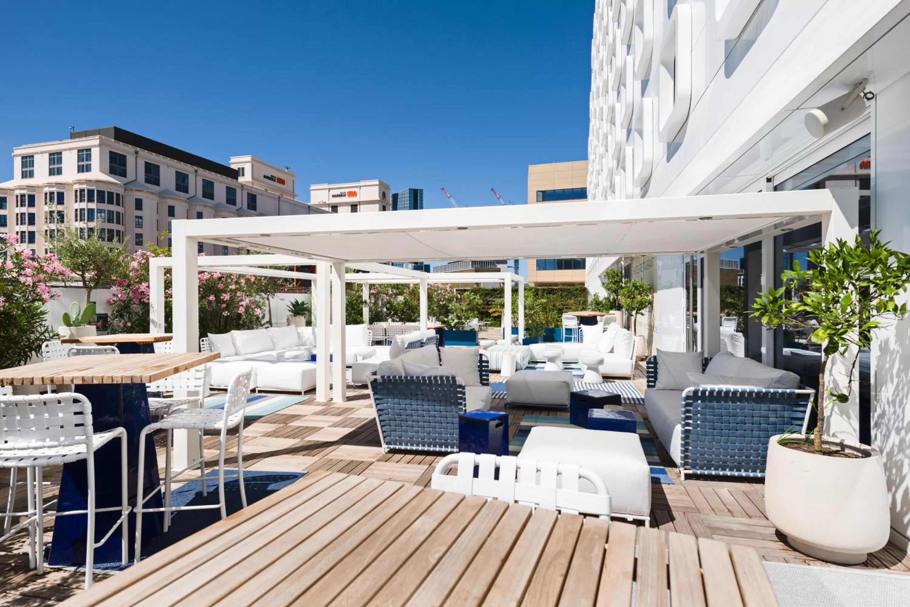 Balcony/Terrace in Golden Tulip Marseille Euromed