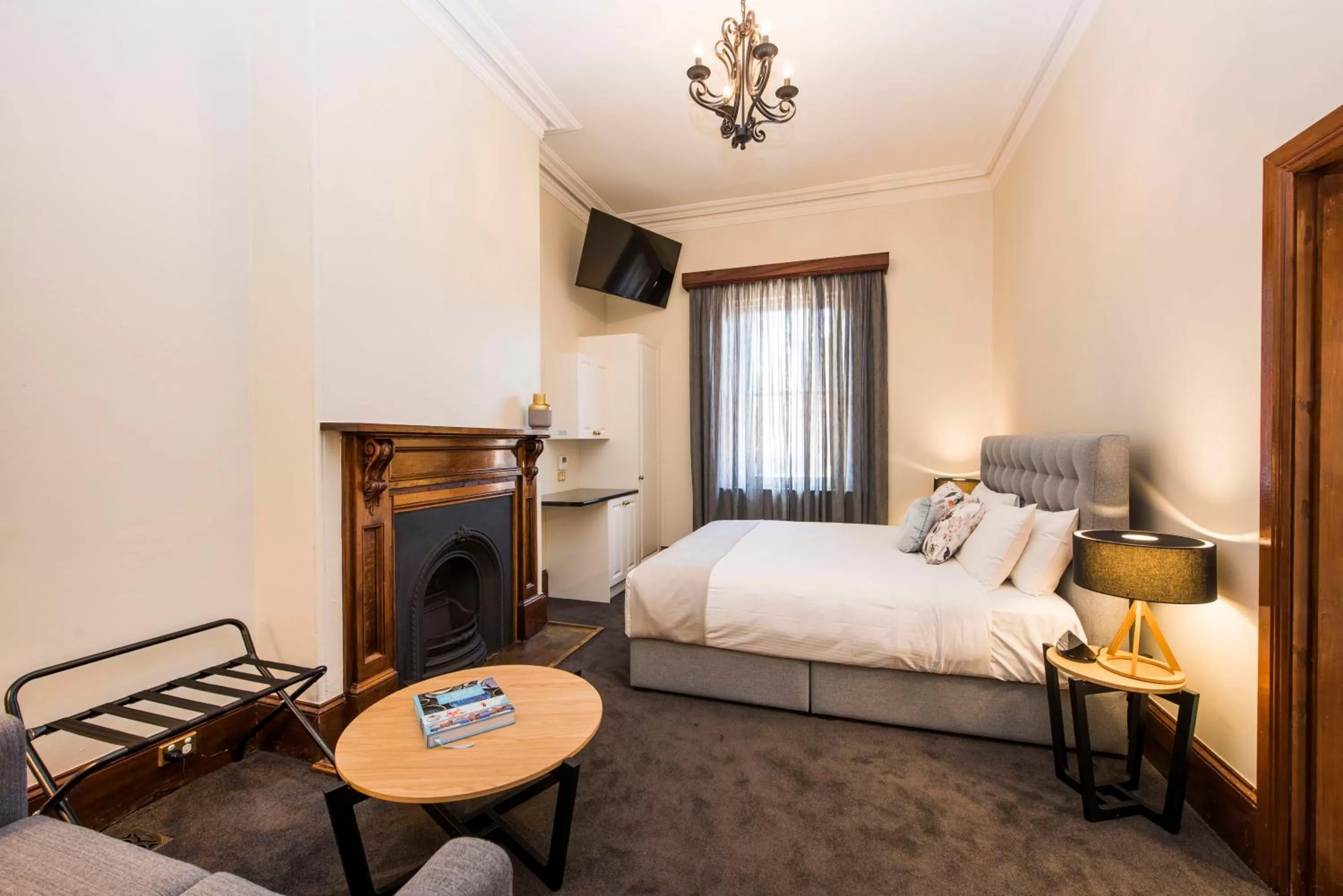 Photo of the whole room, Bed in The Parkview Hotel Mudgee