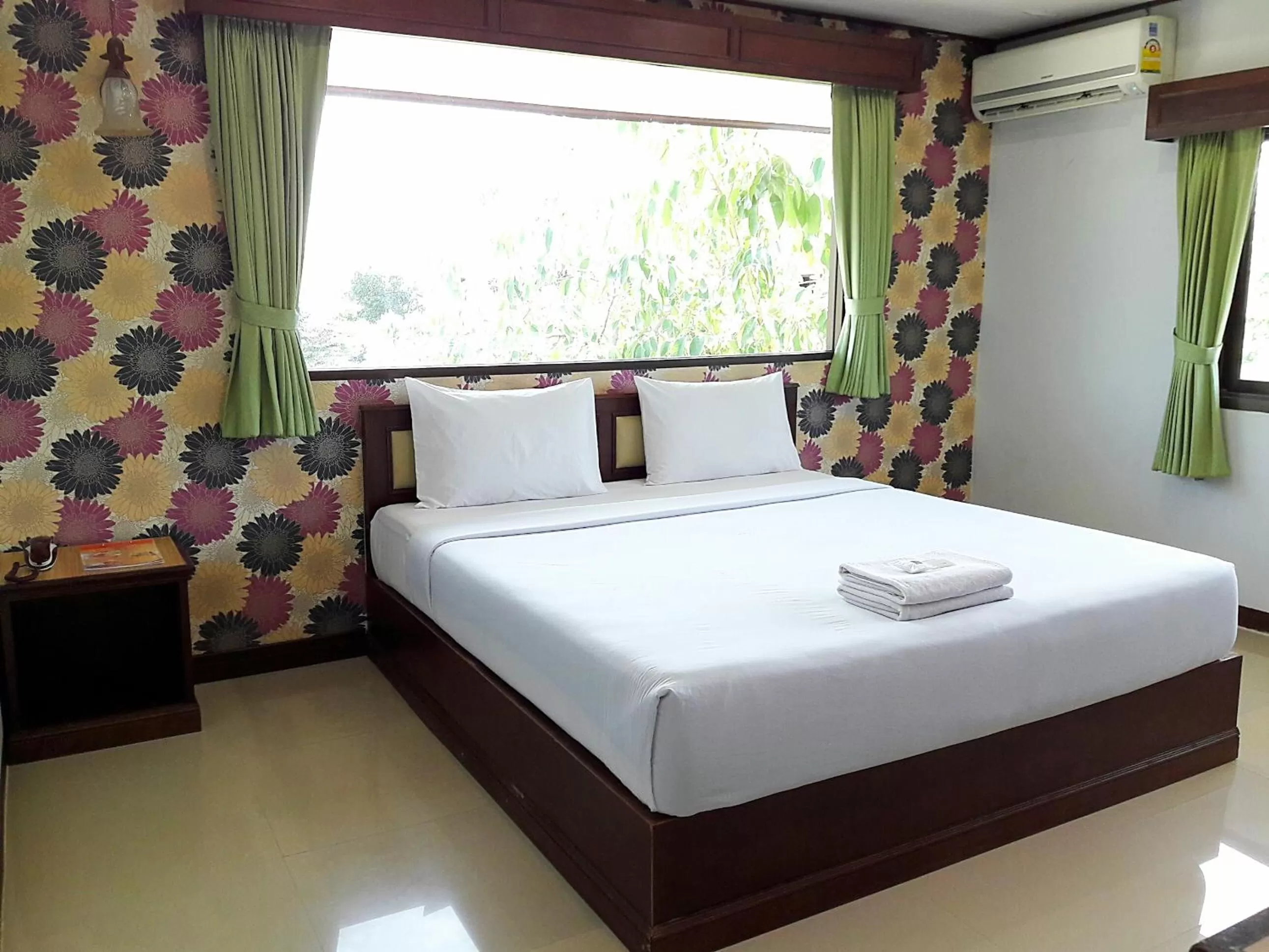 Bedroom, Bed in โรงแรมฟ้าพราวฝน Fah Proud Fon Hotel