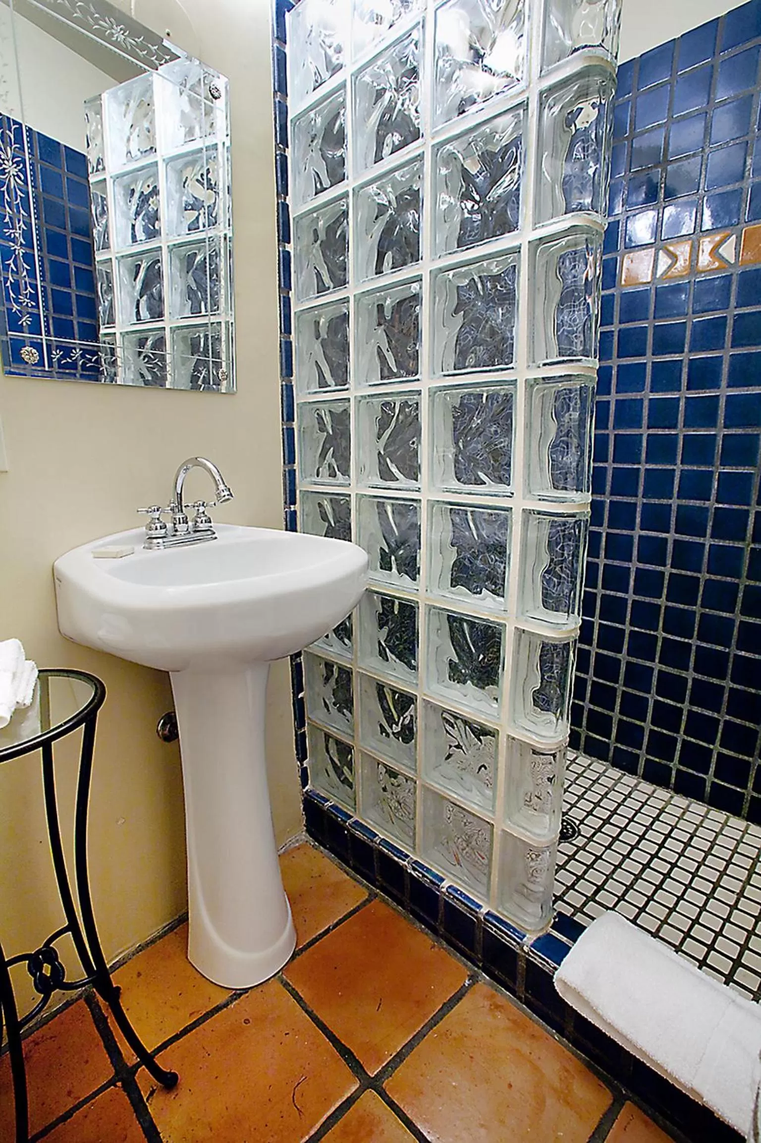 Bathroom in Casa de Tres Lunas/House of Three Moons