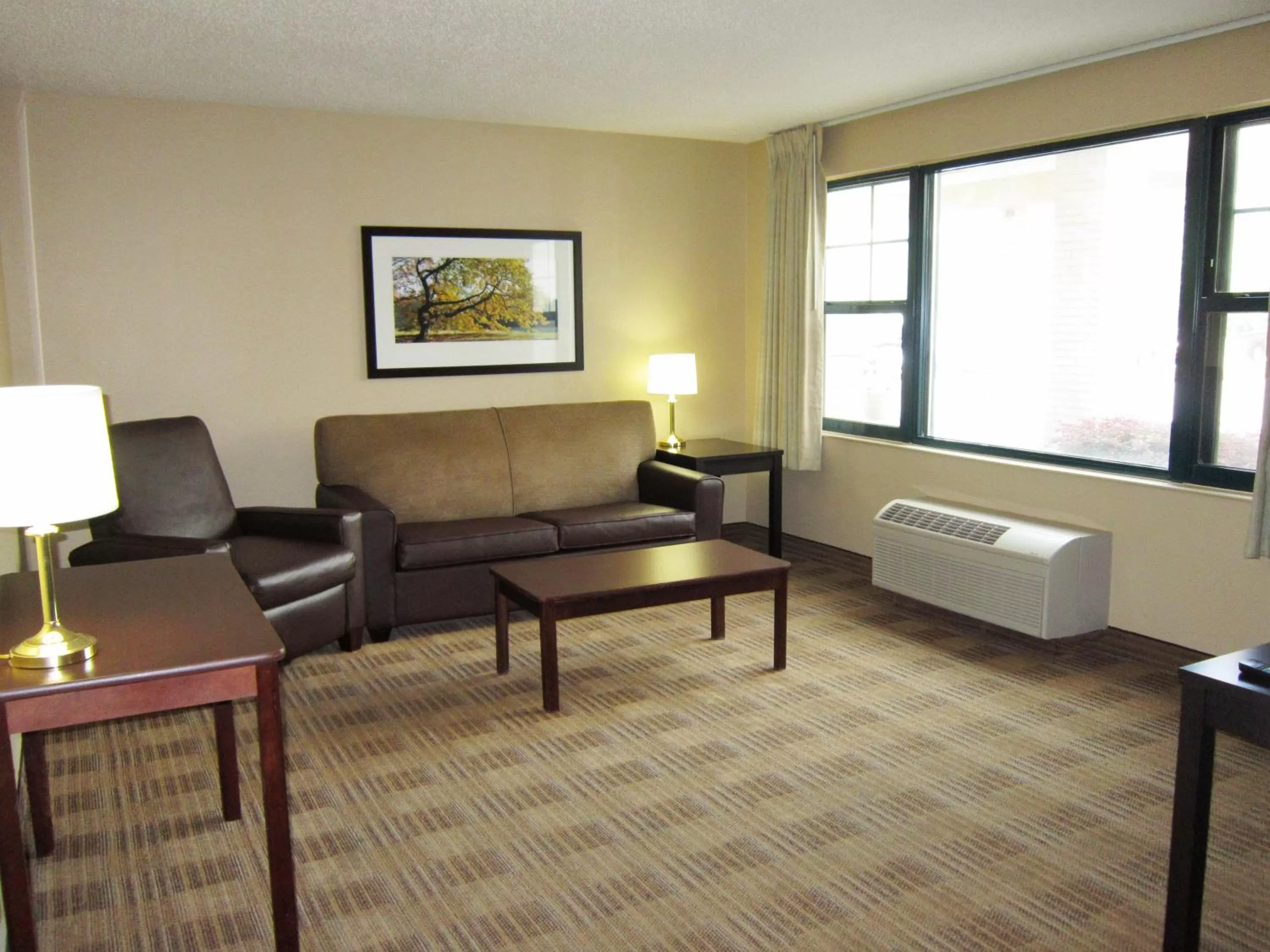 Seating area in Extended Stay America Suites - New York City - LaGuardia Airport