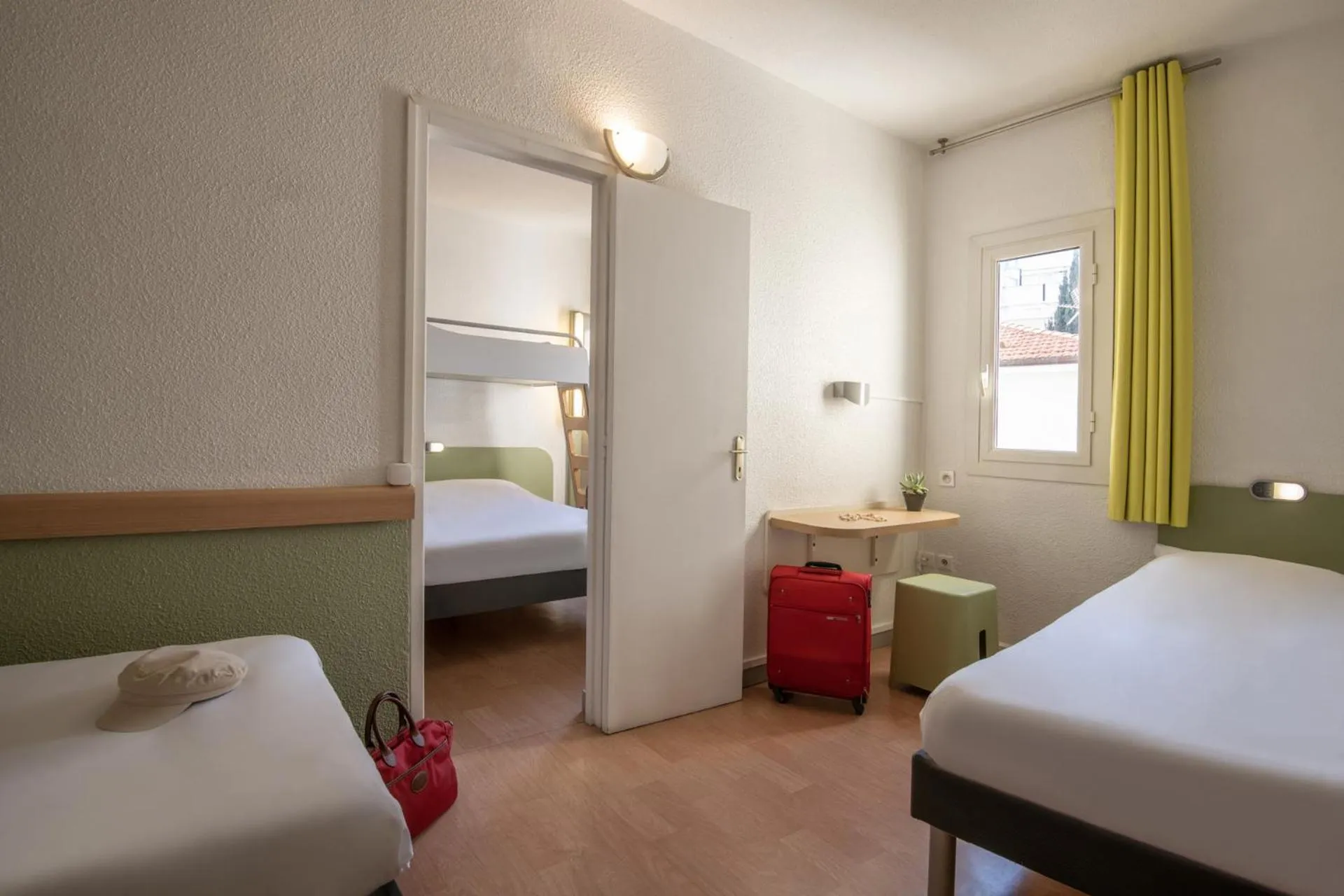 Family, Bed in ibis budget Menton Bord de Mer