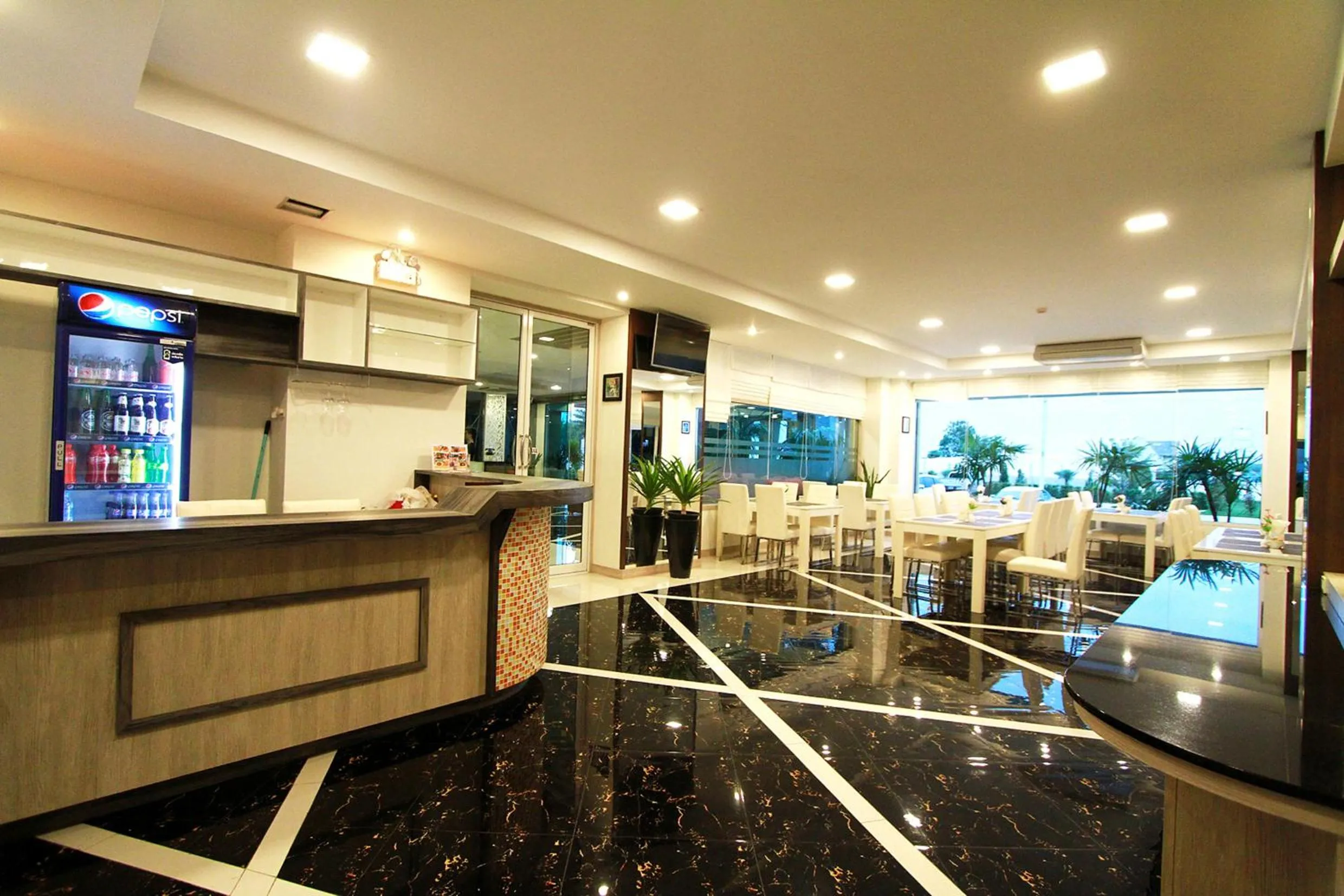 Restaurant/places to eat in The Contrast i Hotel