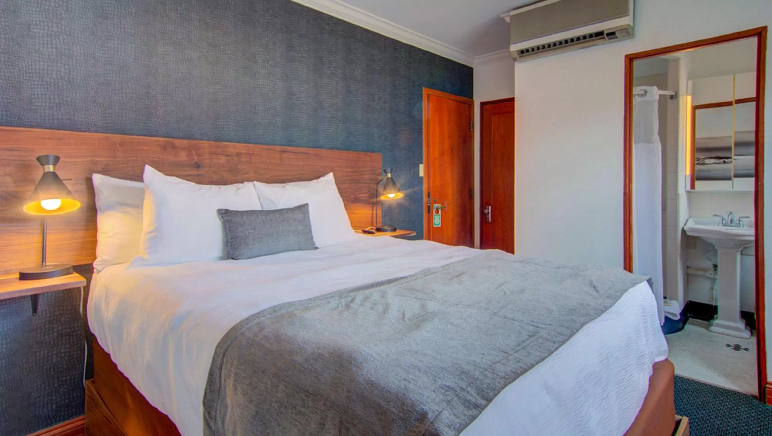 Bedroom, Bed in The Bristol Hotel