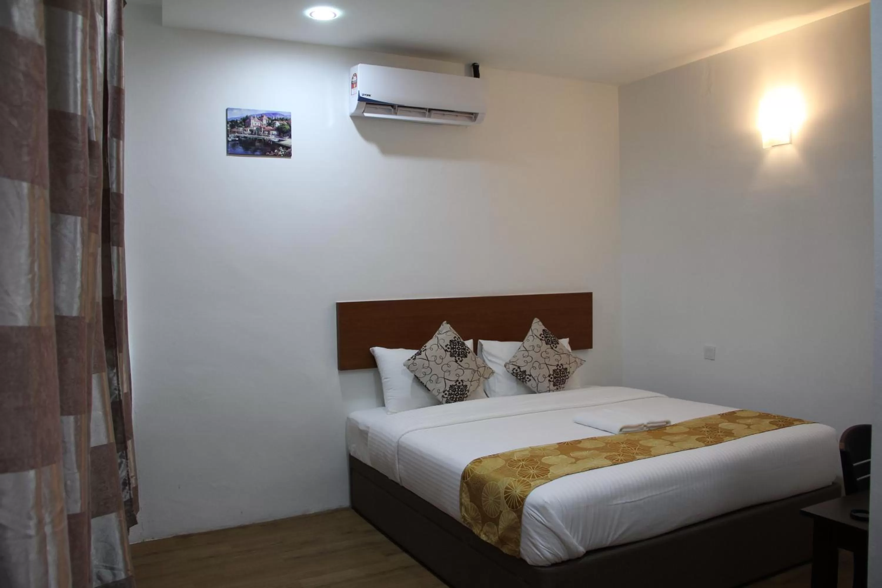 Bed in Big Apple Hotel