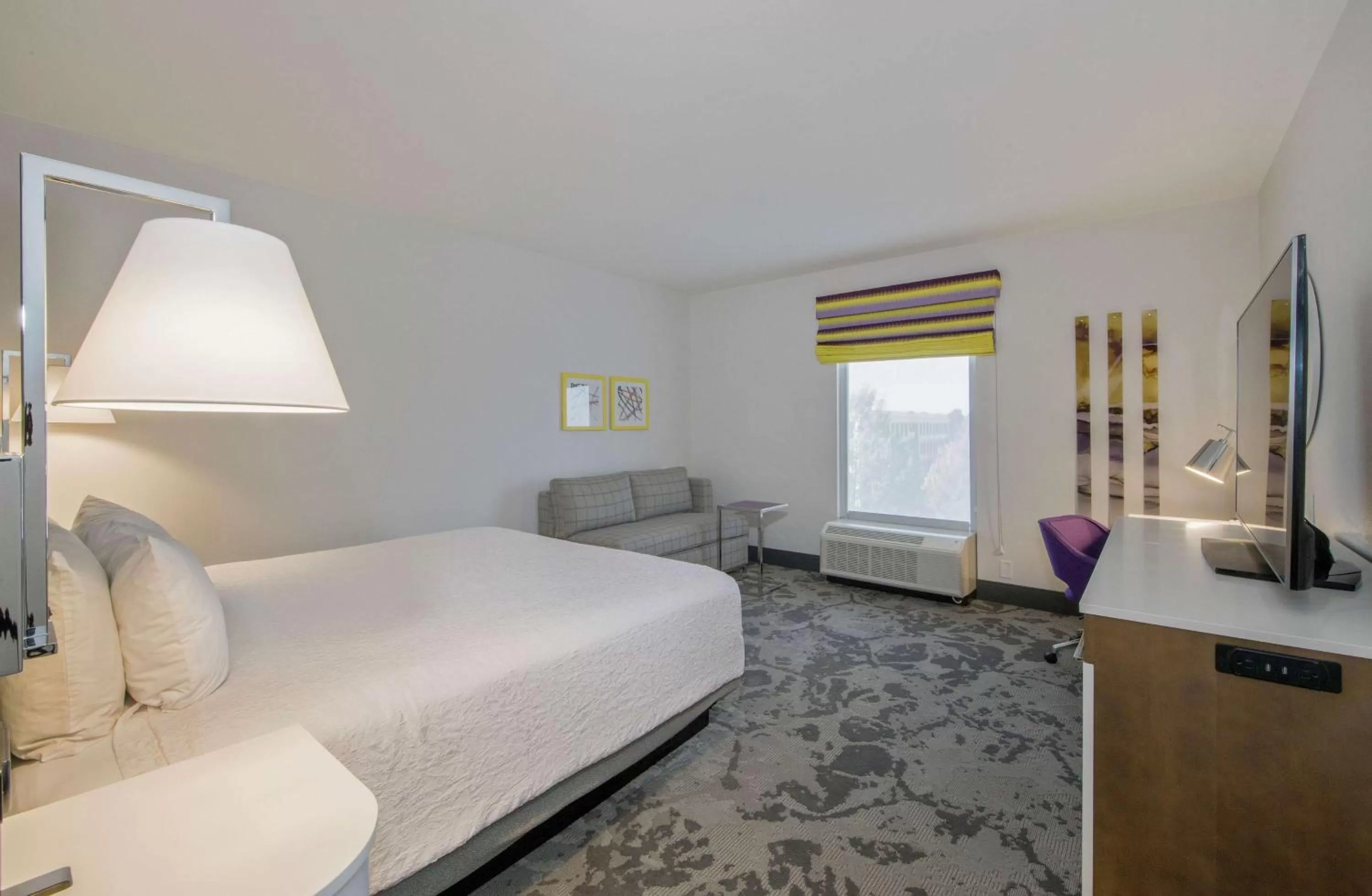 Living room, Bed in Hampton Inn & Suites Raleigh-Durham Airport-Brier Creek