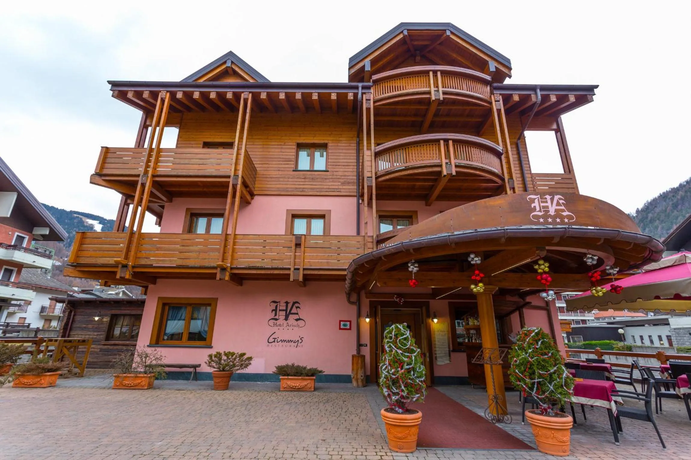 Property building in Hotel Arisch