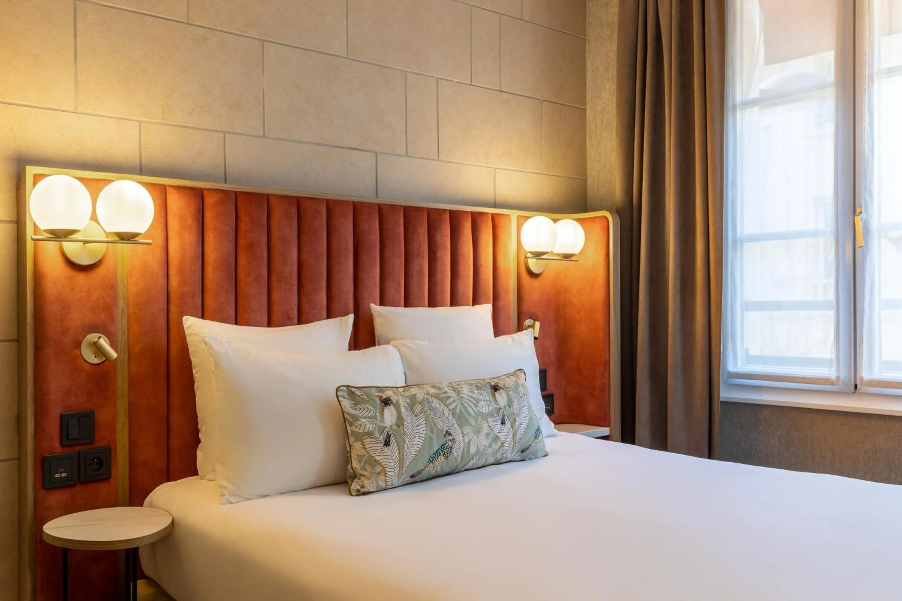 Photo of the whole room, Bed in Best Western Saint-Louis - Grand Paris - Vincennes