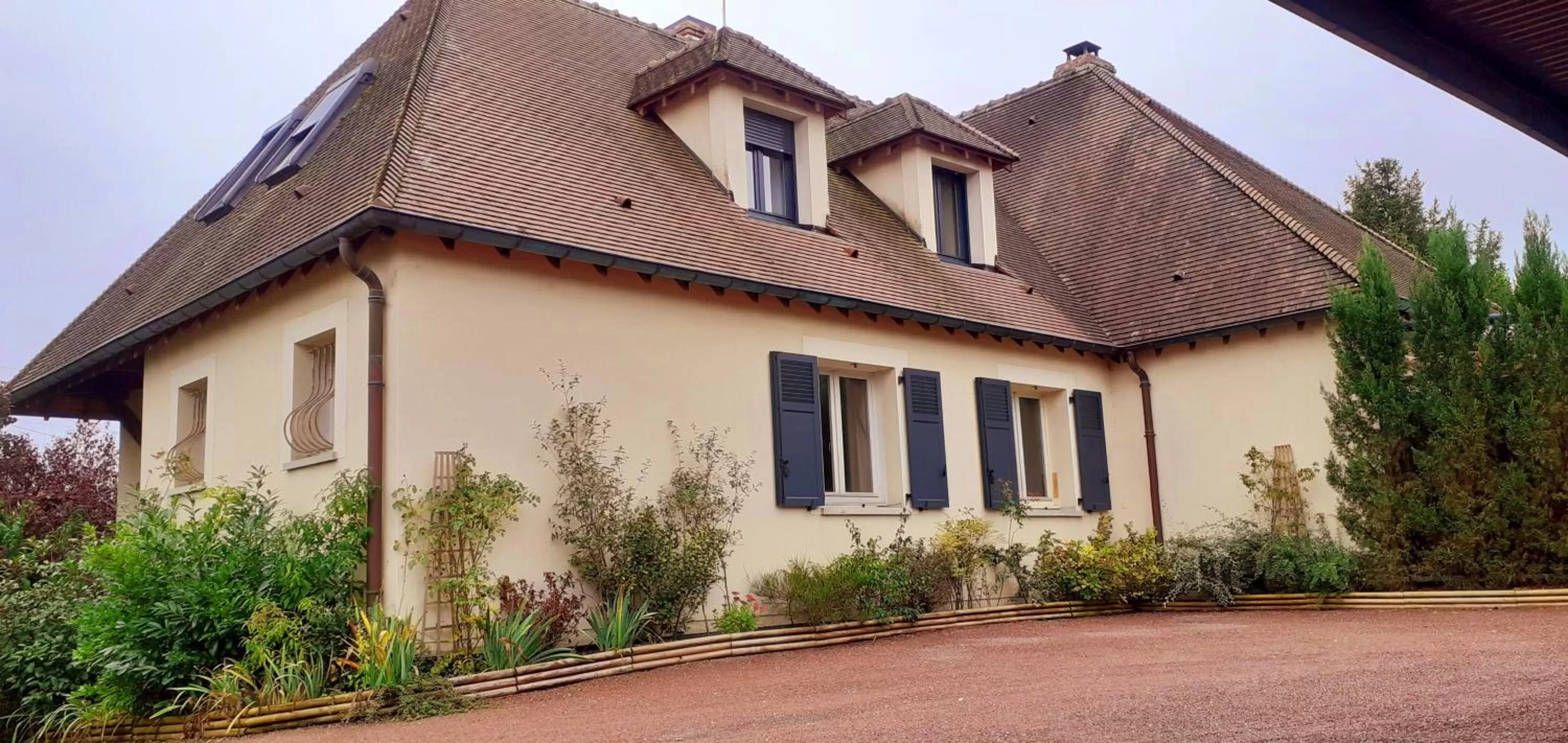 Property Building in Au P'tit Versailles