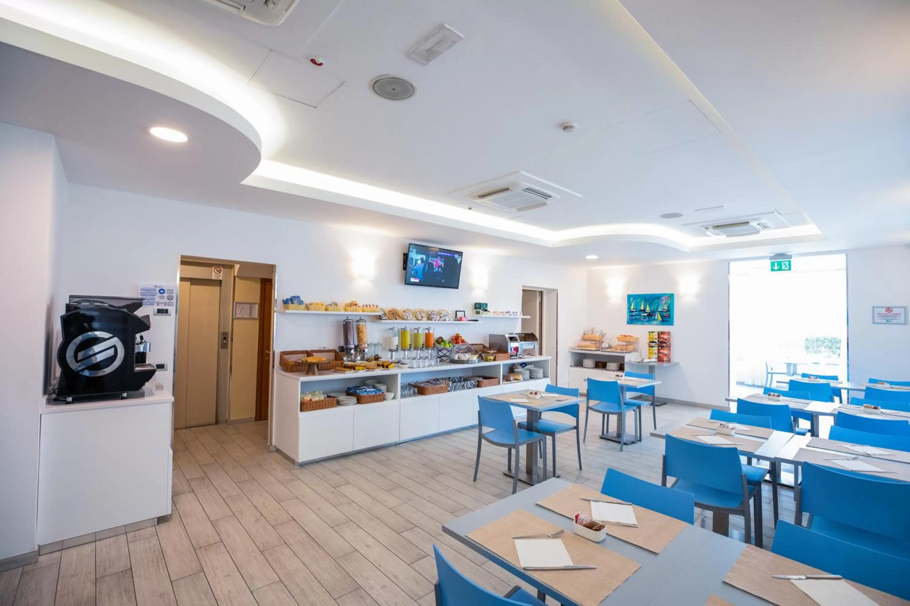 Breakfast in Hotel Gabbiano