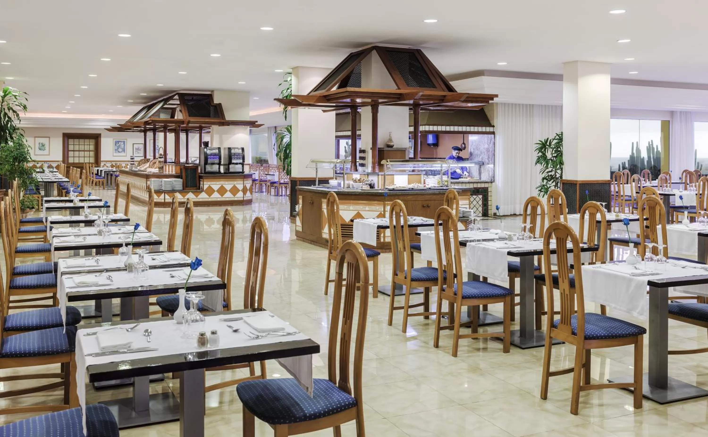 Restaurant/places to eat in H10 Taburiente Playa