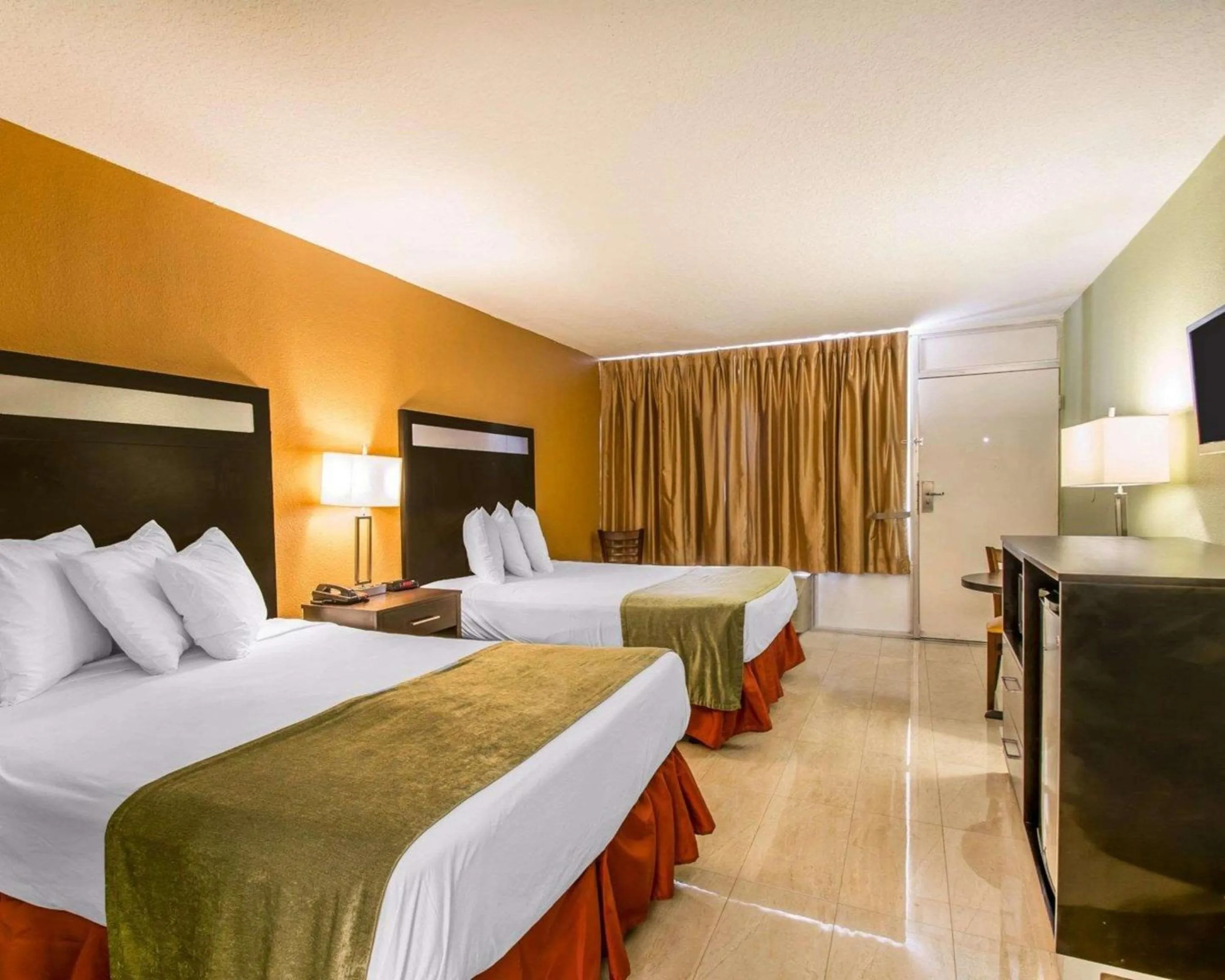 Photo of the whole room in Sunset Palm Hotel