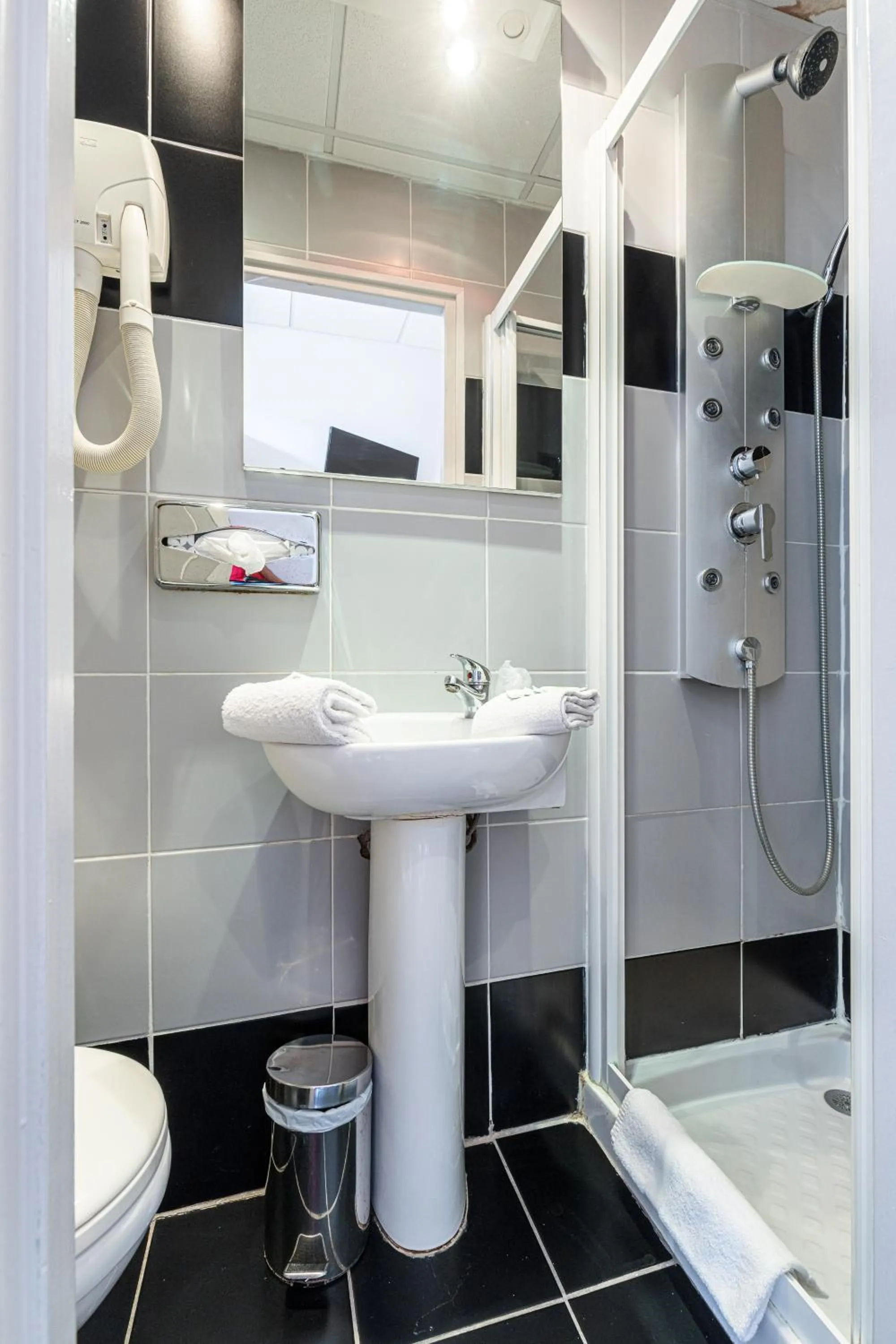 Bathroom in Naomi Cannes