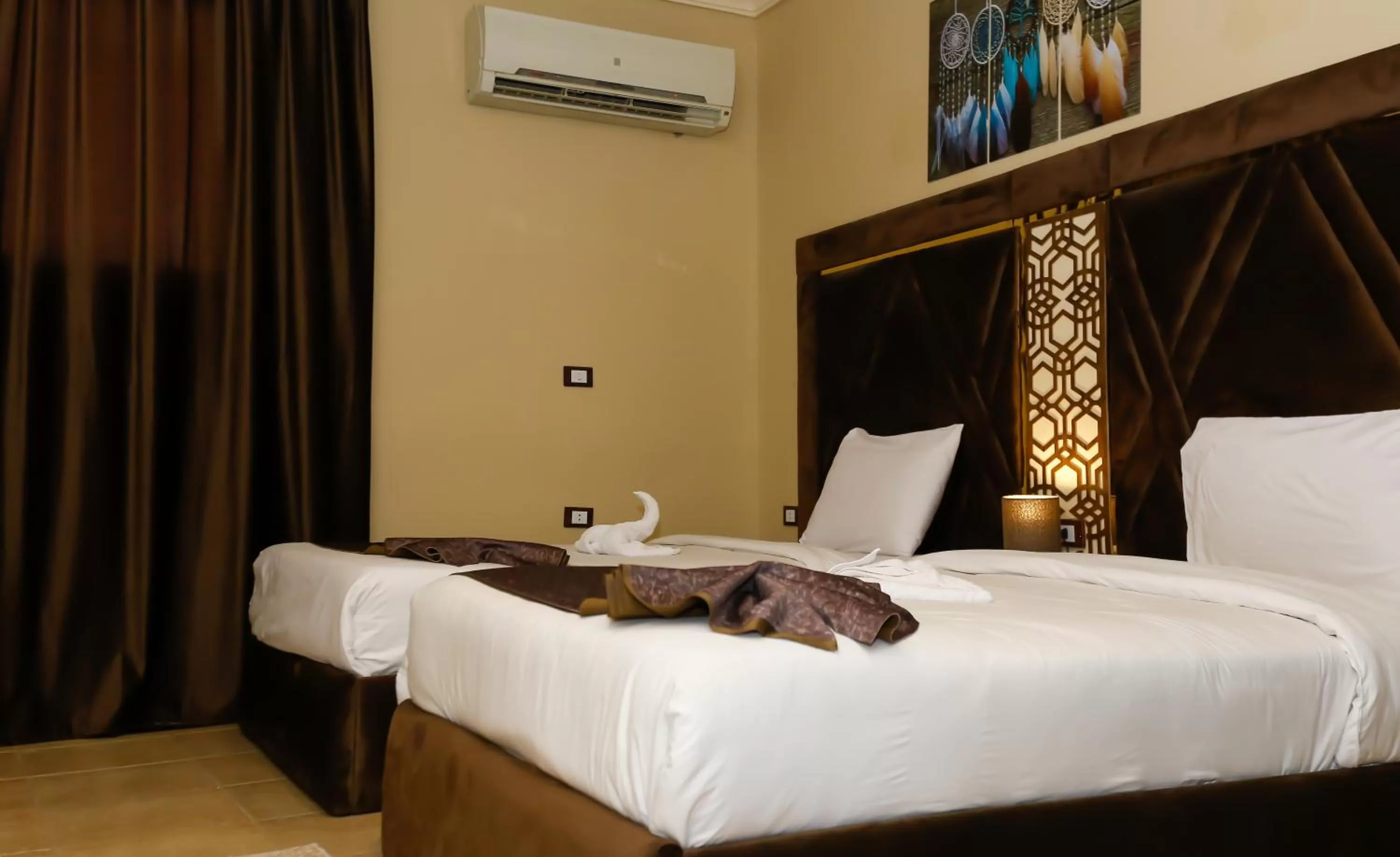 Photo of the whole room, Bed in King Cheops Inn - Pyramid View