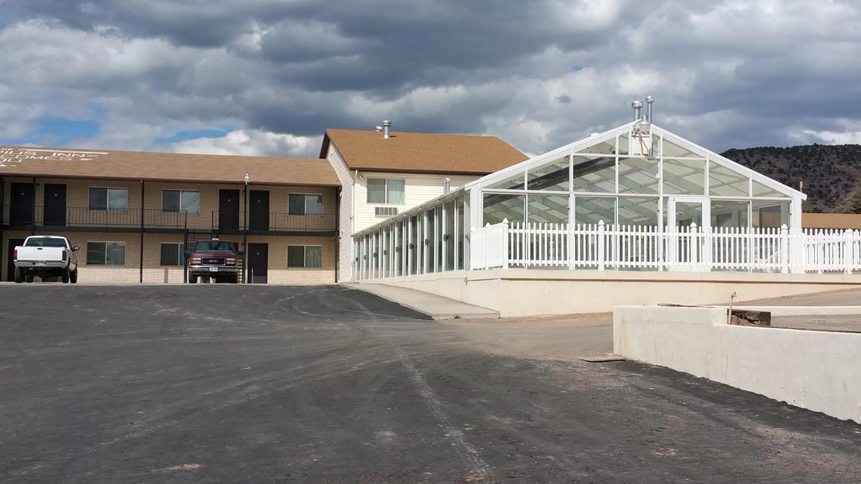 Facade/entrance in Aquarius Inn