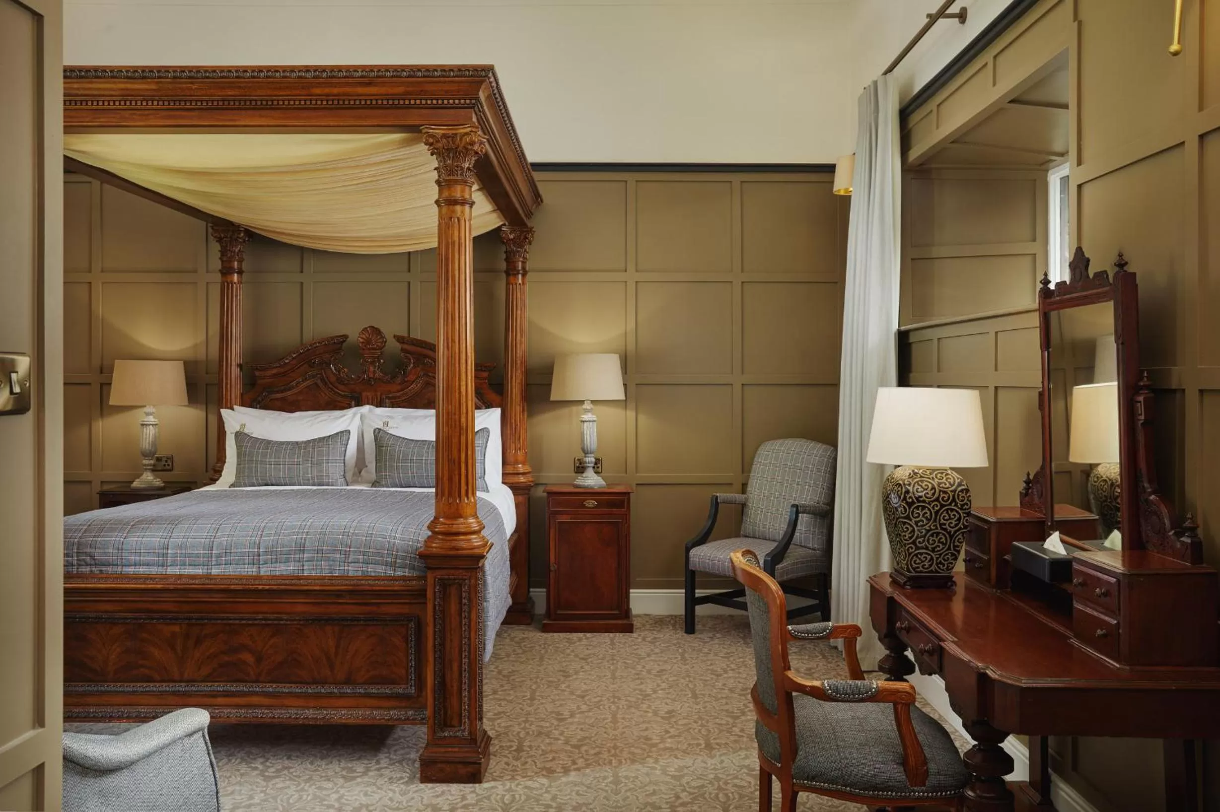 Bedroom, Bed in Cabra Castle Hotel